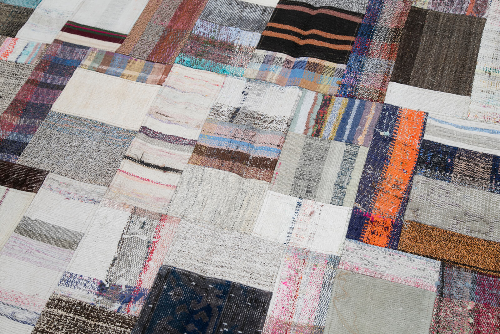 Handmade Patchwork Rug - Kirk Yama Grey Area Rug 6'9''x10'0'' Cotton Wool Carpet