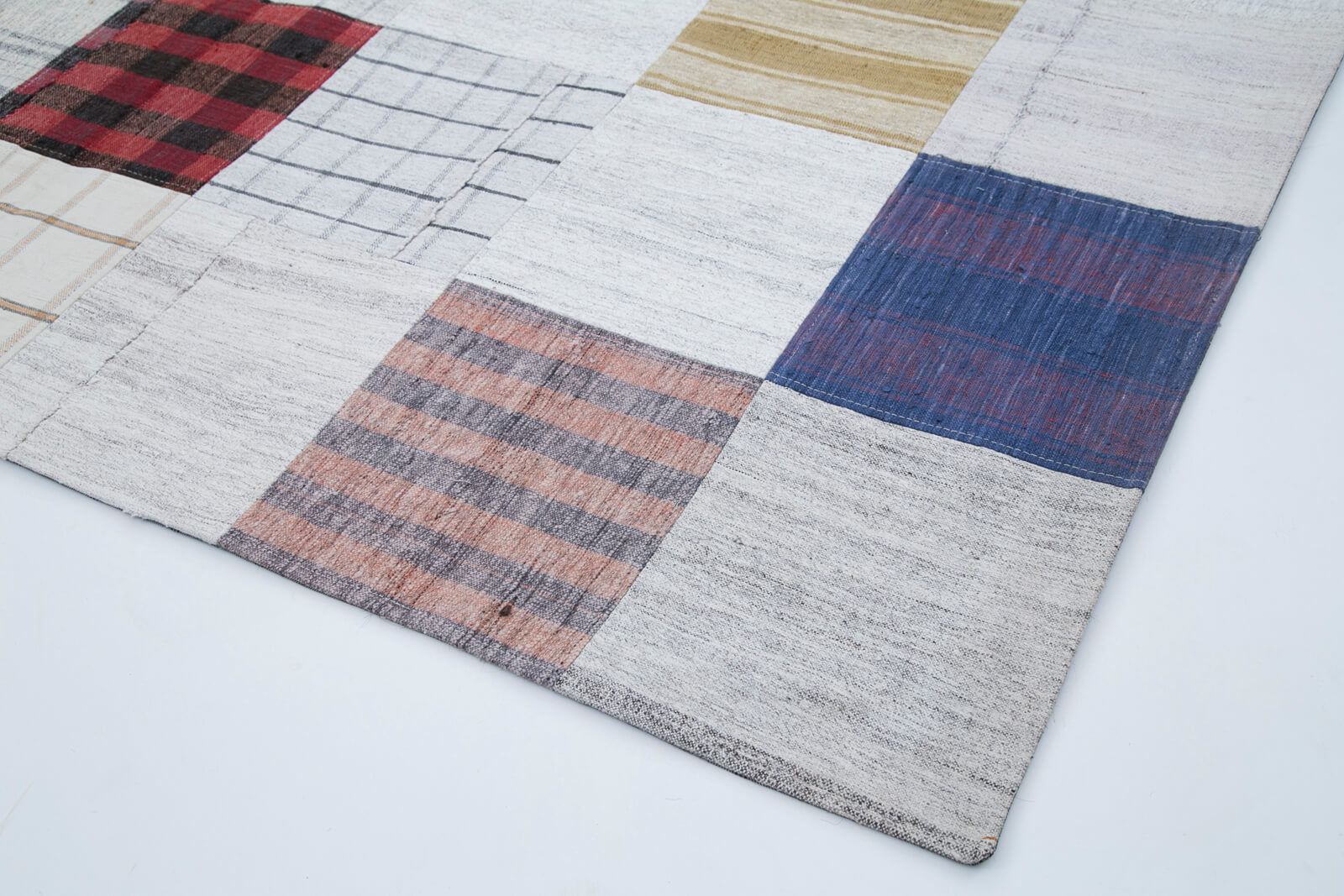 Handmade Wool Area Rug - Kirk Yama 6x9 Feet Cotton Wool Patchwork Carpet
