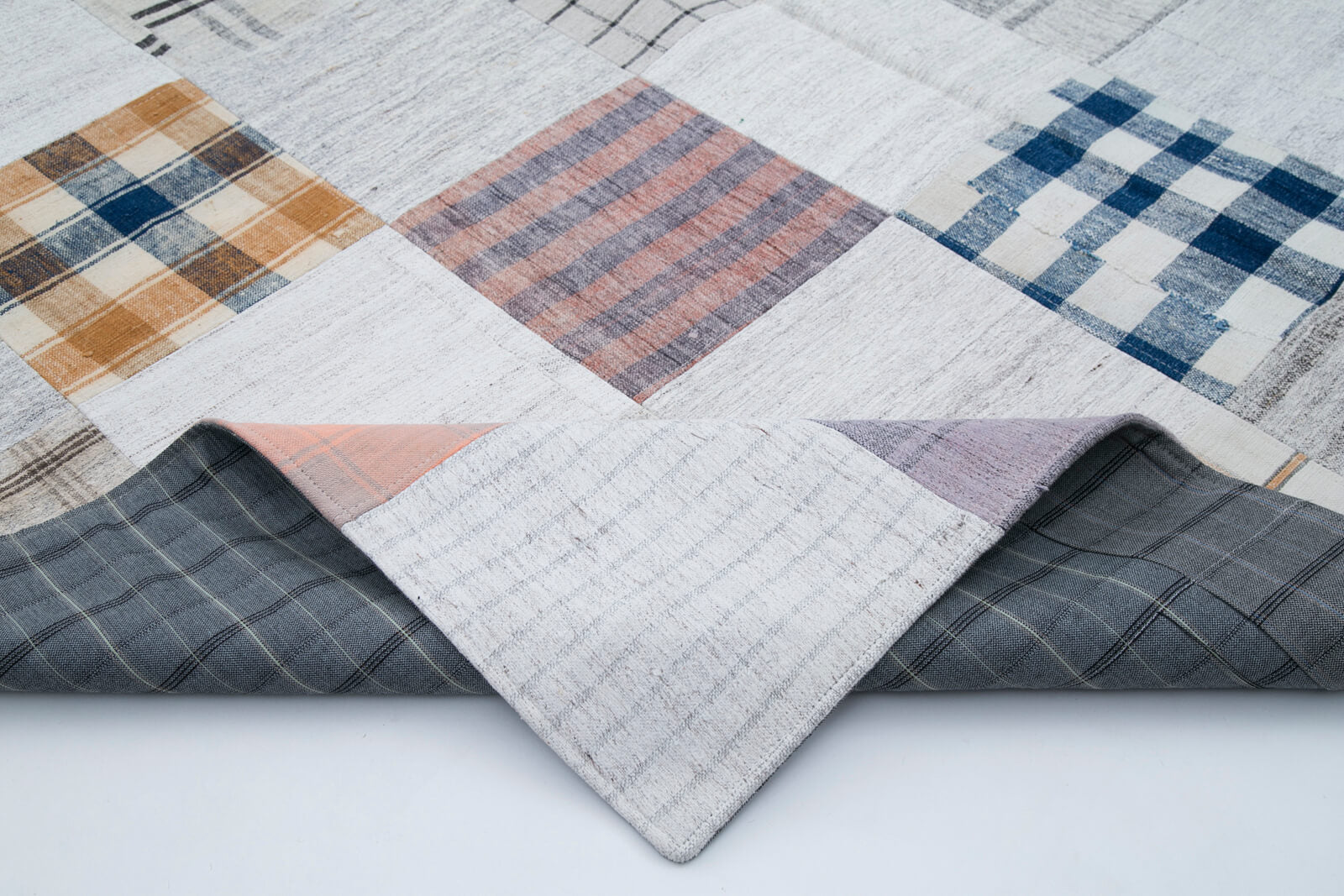 Handmade Wool Area Rug - Kirk Yama 6x9 Feet Cotton Wool Patchwork Carpet