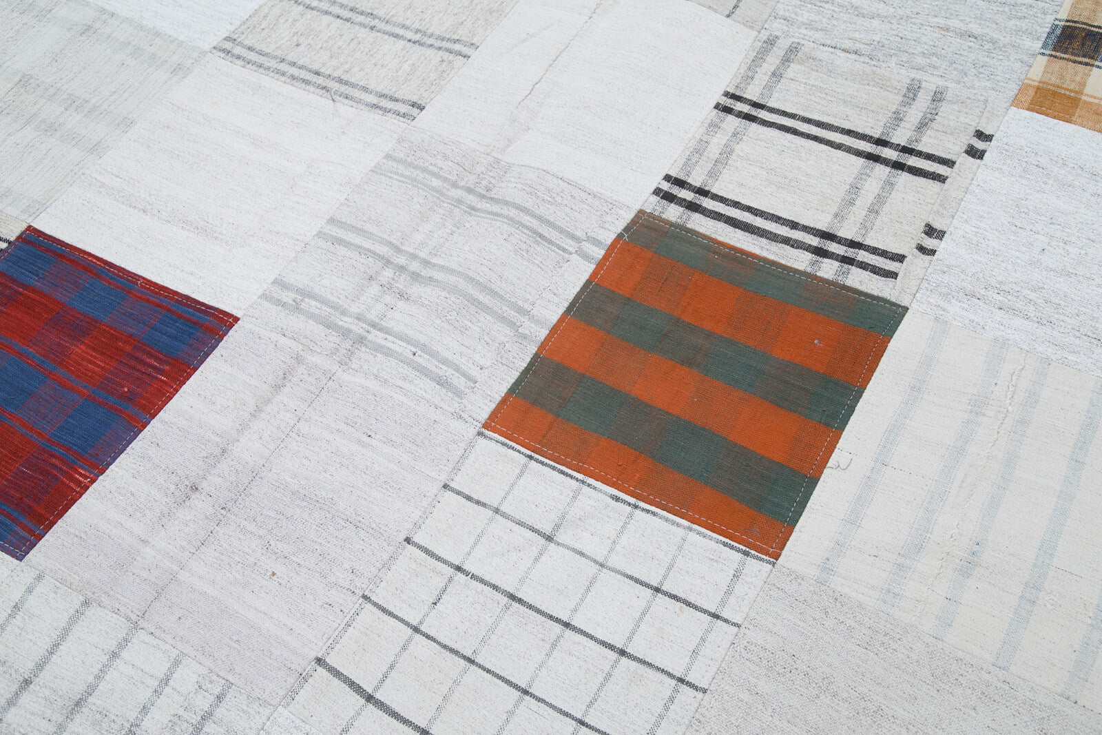 Handmade Wool Area Rug - Kirk Yama 6x9 Feet Cotton Wool Patchwork Carpet