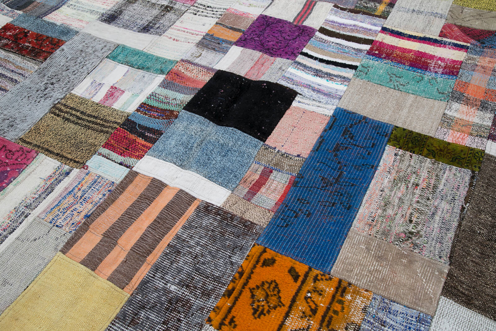 Handmade Wool Area Rug - Grey Patchwork Rug Cotton Wool Blend 6'7''x10'0'' by Agacan