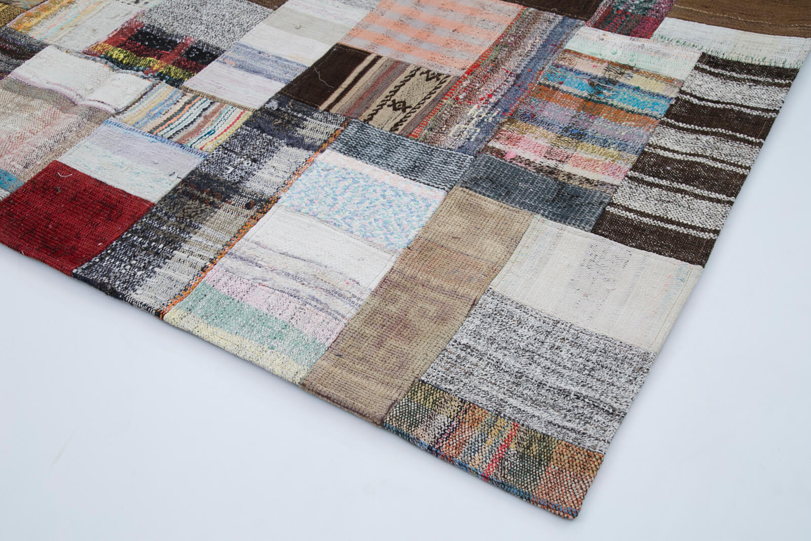 Handmade Patchwork Rug - Grey Cotton Wool 6x10 Area Rug | Durable Wool Carpet
