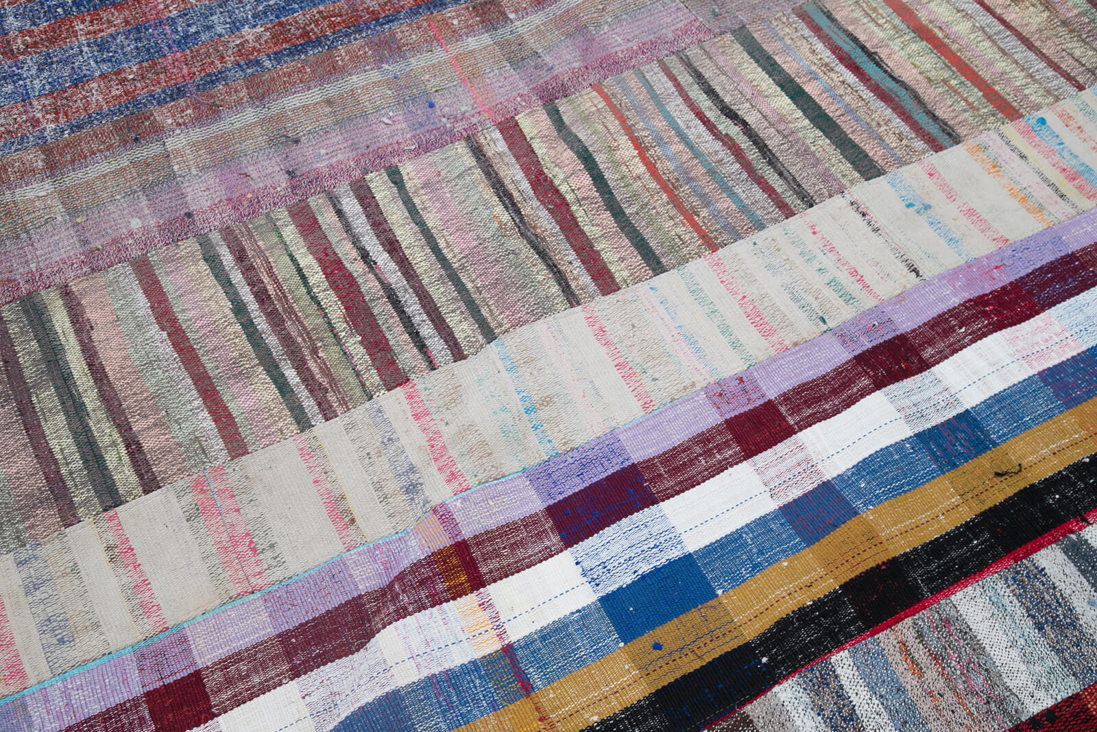 Handmade Wool Area Rug - Kirk Yama Grey Patchwork Cotton Wool Carpet 6'8''x10'