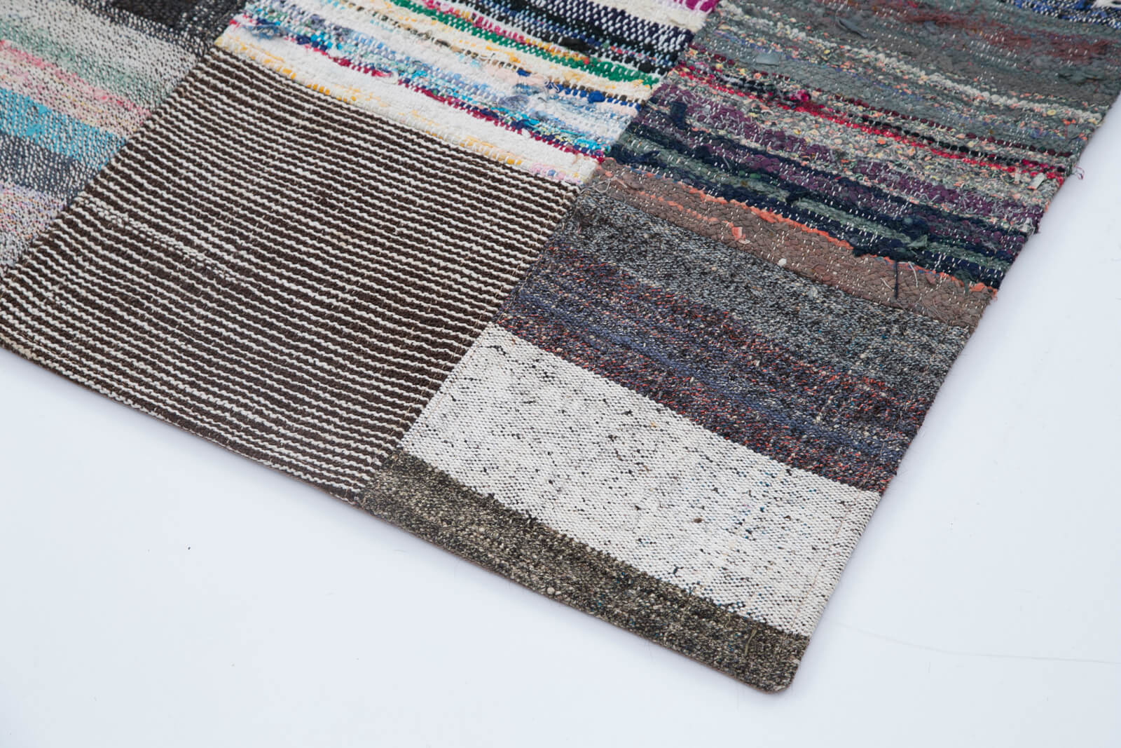 Handmade Patchwork Rug - Kirk Yama Grey Area Rug 6'11'' x 9'9'' Cotton Wool Blend