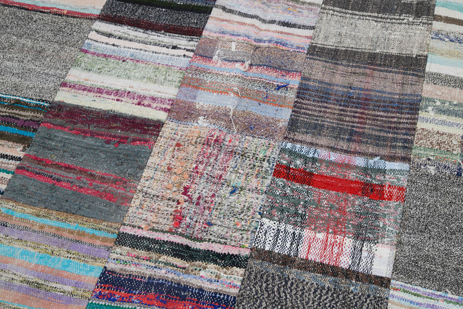 Handmade Patchwork Rug - Kirk Yama Grey Area Rug 6'11'' x 9'9'' Cotton Wool Blend