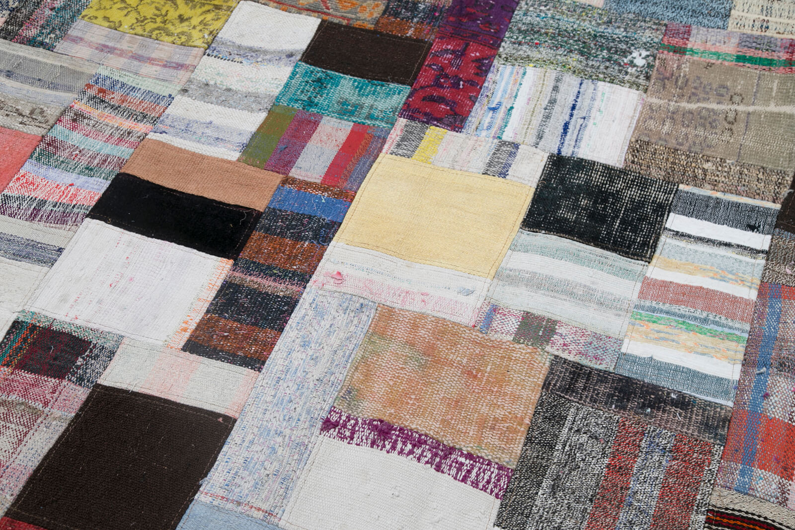 Handmade Area Rug – Vintage Grey Patchwork Cotton Wool Carpet 8'1'' x 10'1''