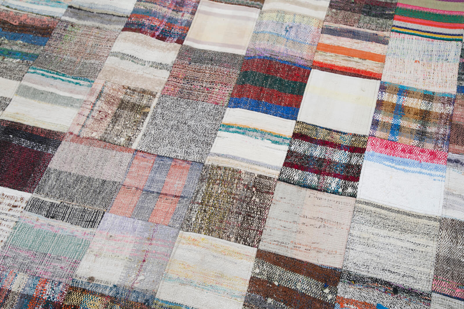 Handmade Patchwork Rug – Kirk Yama Grey Cotton Wool Area Rug 7'11'' x 9'9''