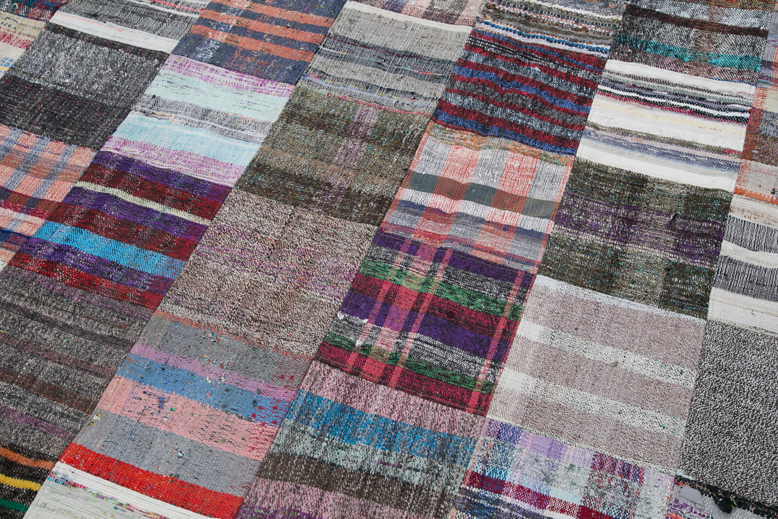 Handmade Patchwork Rug - Kirk Yama Grey Cotton Wool Area Rug 7'10'' x 9'9''