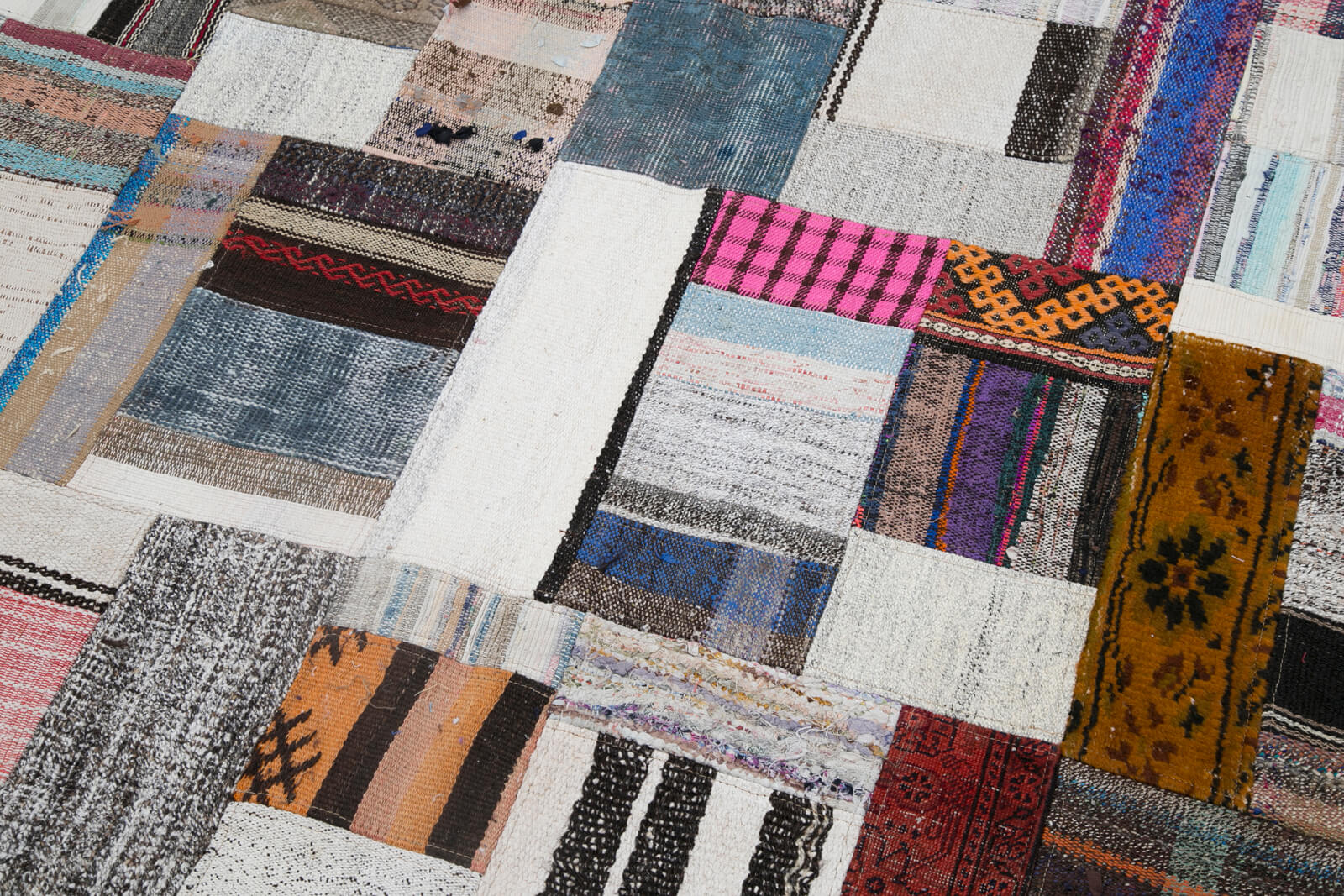 Handmade Wool Area Rug - Kirk Yama Grey Patchwork Cotton Wool Carpet 8'x10'