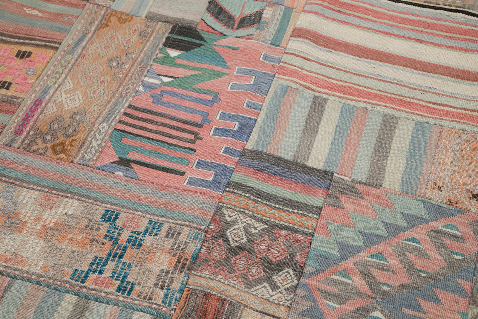 Handmade Patchwork Rug - Kirk Yama Grey Area Rug 6'8'' x 9'11'' Cotton Wool