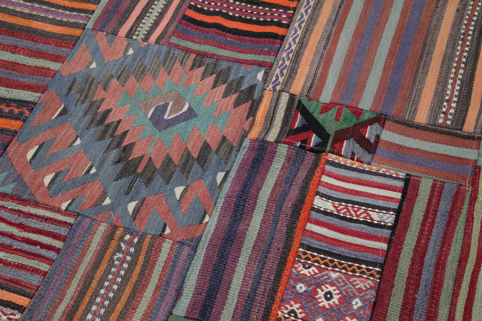 Handmade Area Rug - Purple Patchwork Cotton Wool Carpet 6'8''x9'10'' by Agacan