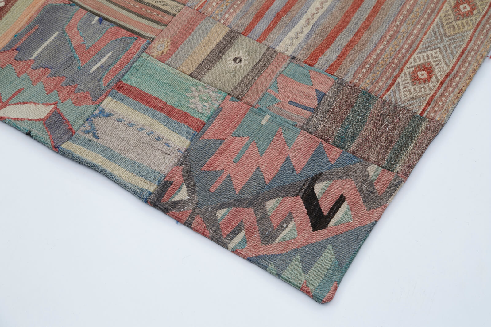 Handmade Wool Area Rug – Kirk Yama Brown Patchwork Cotton Wool Rug 6'8''x9'10''