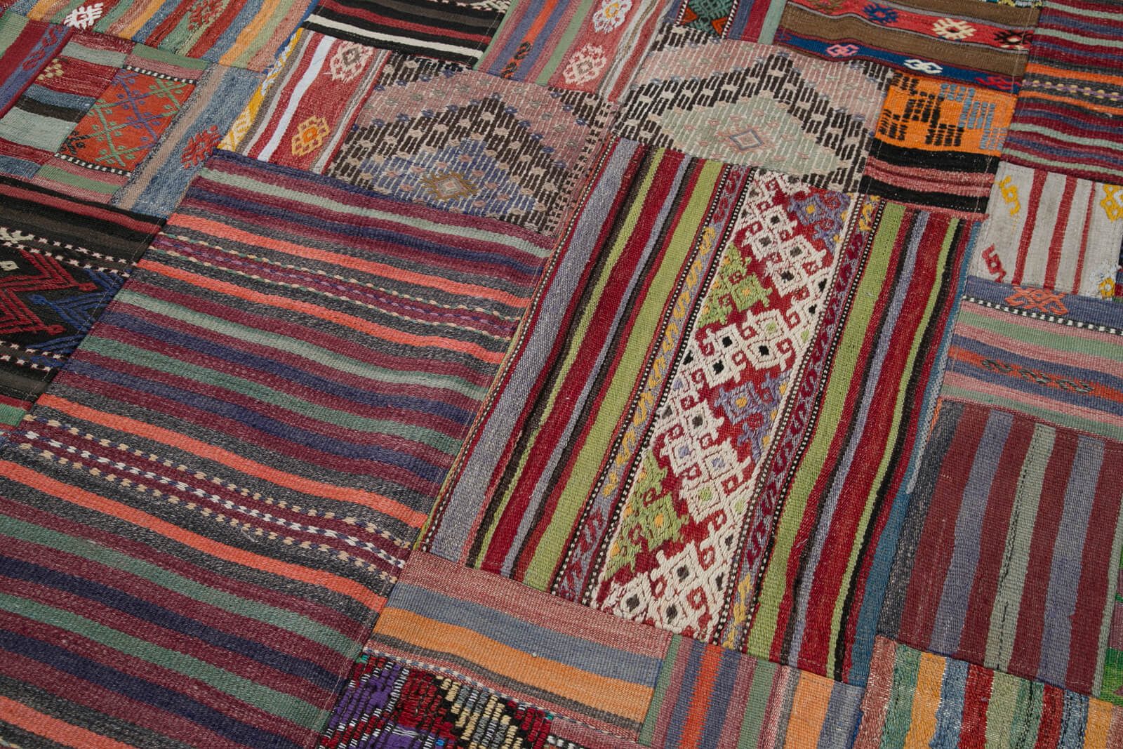 Handmade Area Rug - Kirk Yama Burgundy Turkish Patchwork Cotton Wool 6'8''x9'11''
