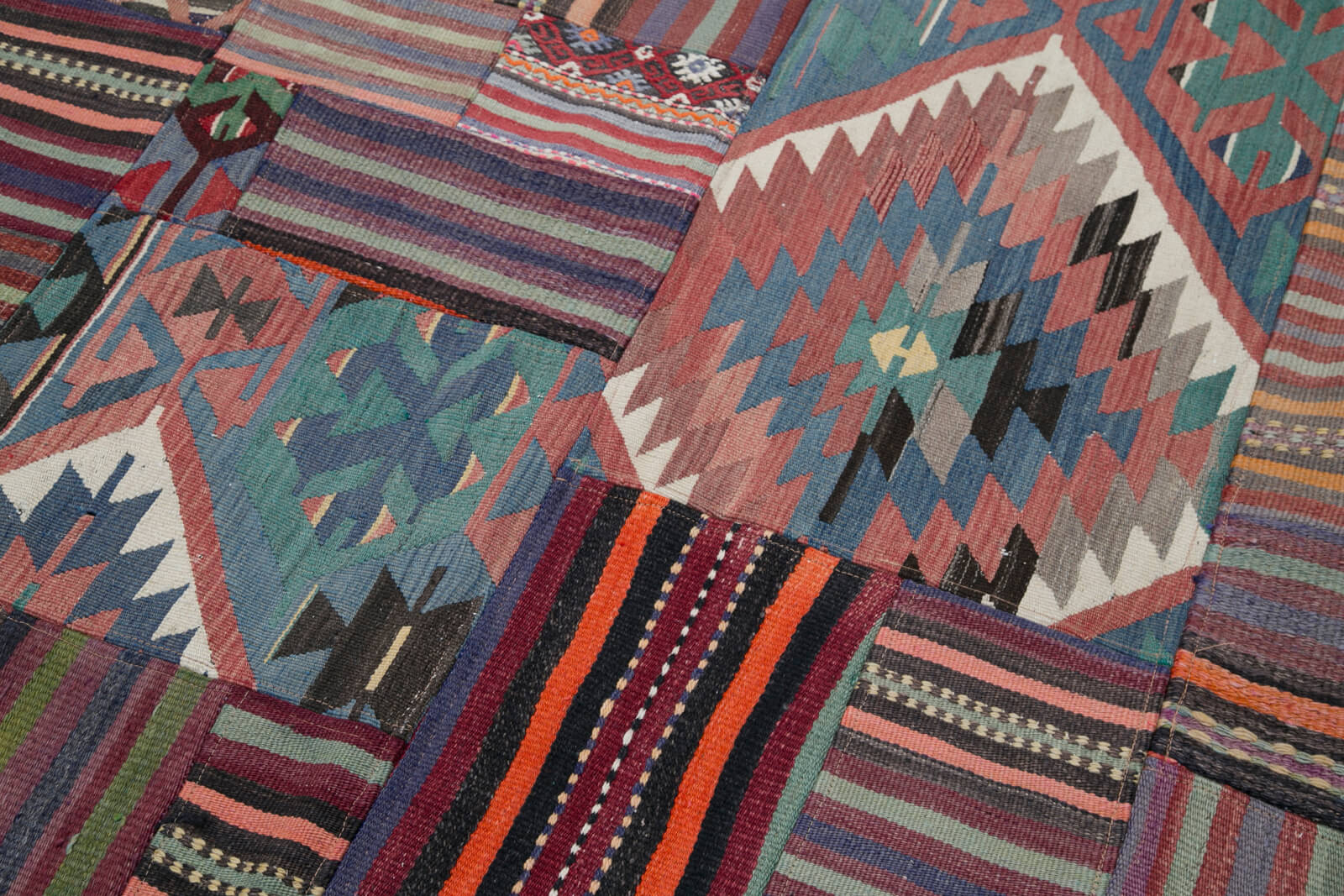 Handmade Area Rug – Pink Patchwork Cotton Wool Rug 6'7'' x 9'11'' for Living Room