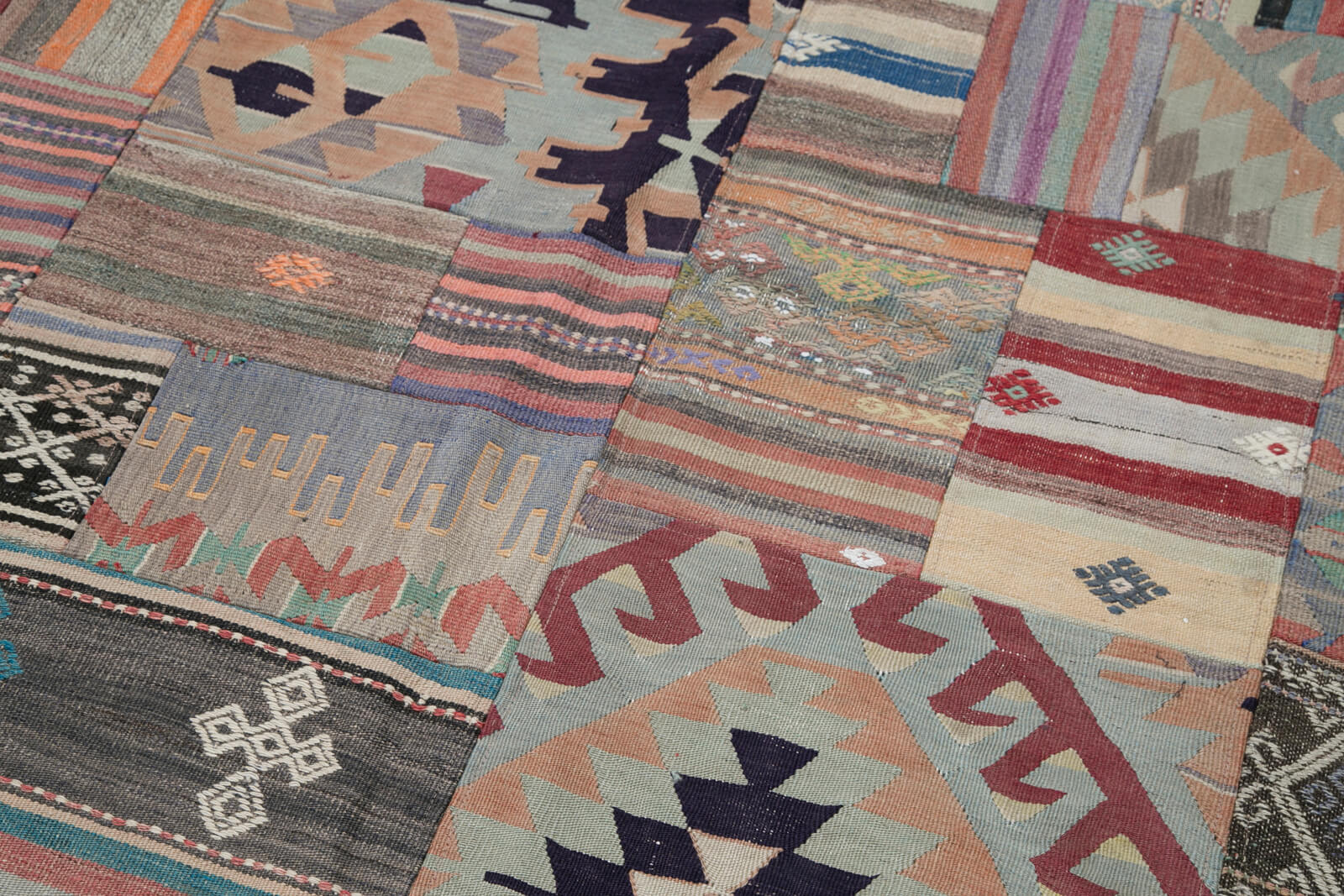 Handmade Patchwork Area Rug – Kirk Yama Grey Cotton Wool 6'8"x9'11" Vintage Wool Rug