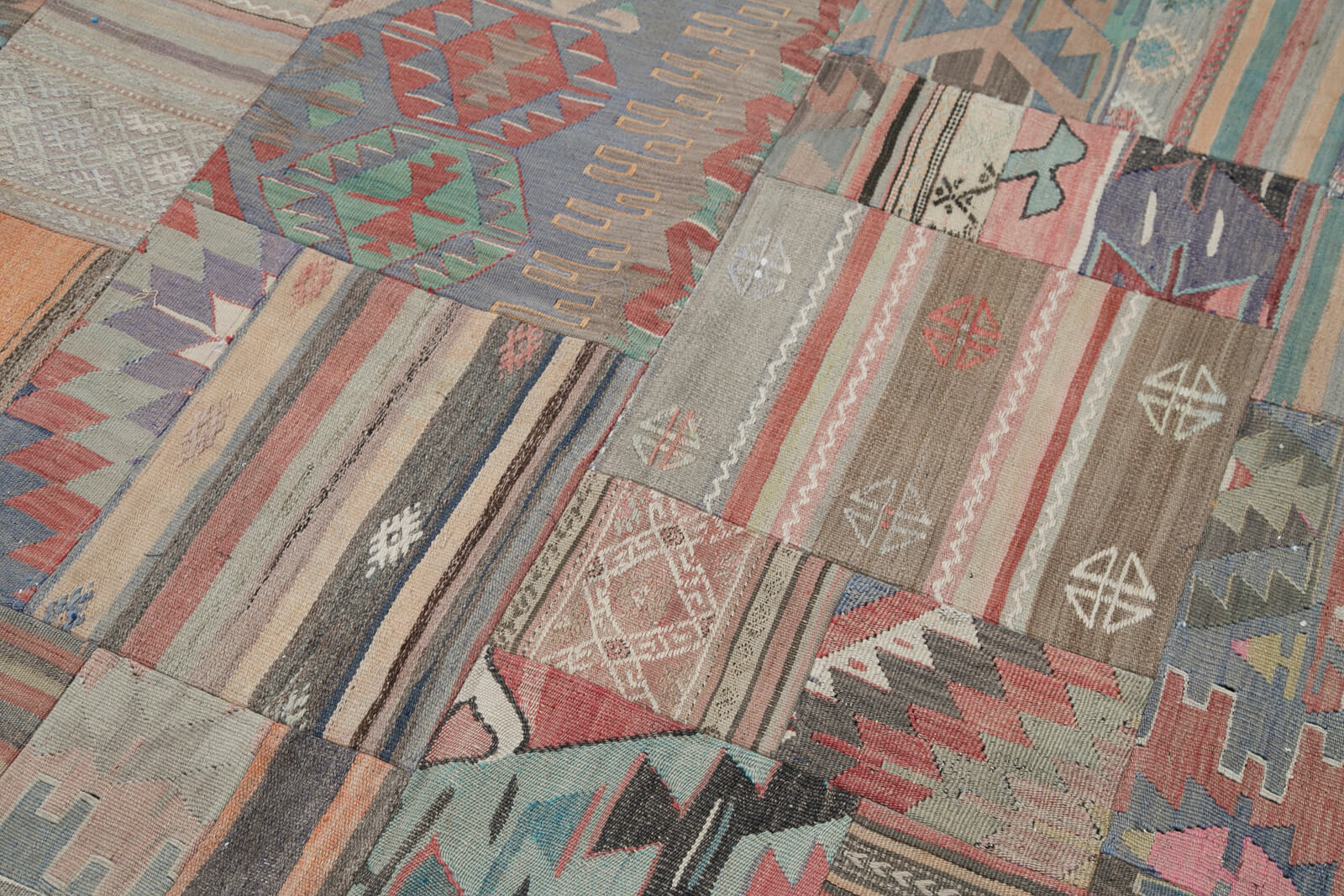 Handmade Area Rug – Beige Patchwork Design Wool Cotton Carpet 6'8"x9'10"