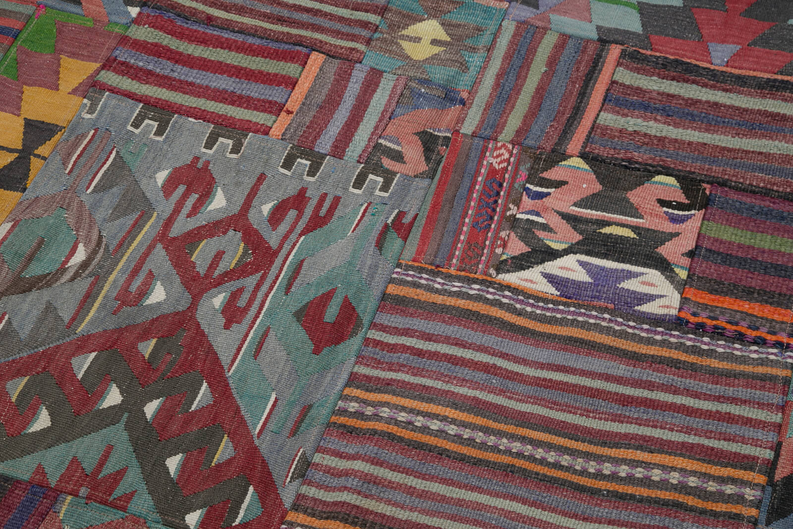 Handmade Area Rug - Kirk Yama Burgundy Patchwork Cotton Wool Carpet 6'7'' x 9'10''
