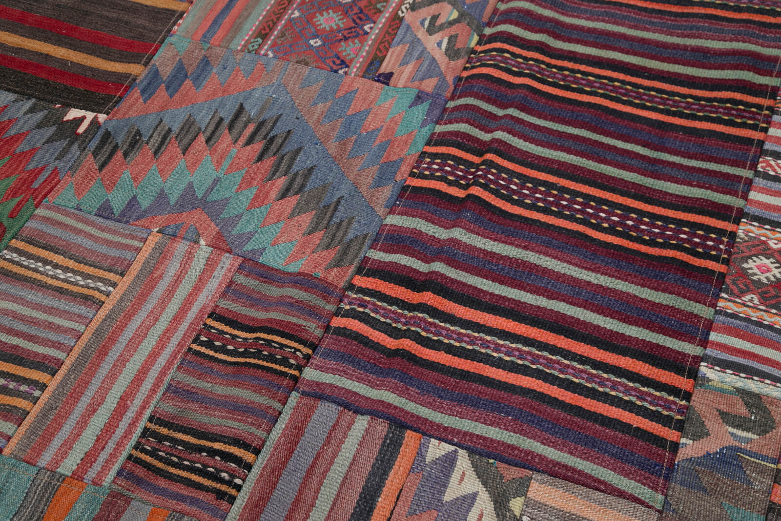 Handmade Patchwork Rug - Purple Cotton Wool Area Rug 6'8''x9'10'' by Agacan