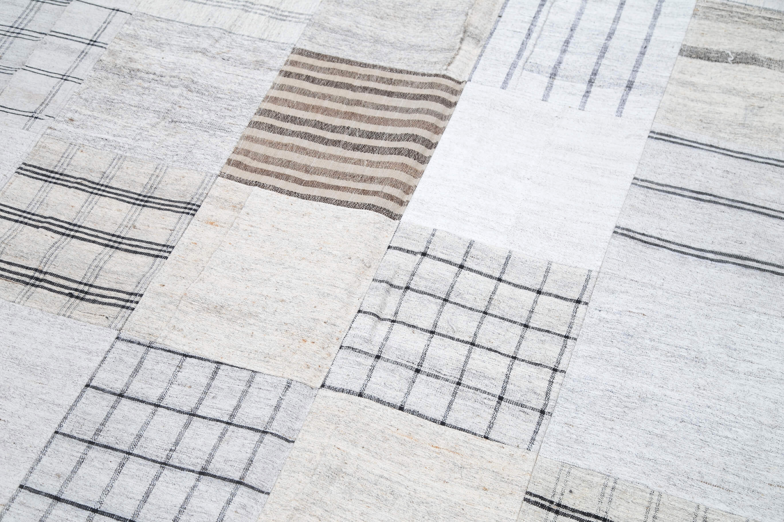Handmade Area Rug - Kirk Yama White Patchwork Cotton Wool Carpet 8x10 ft