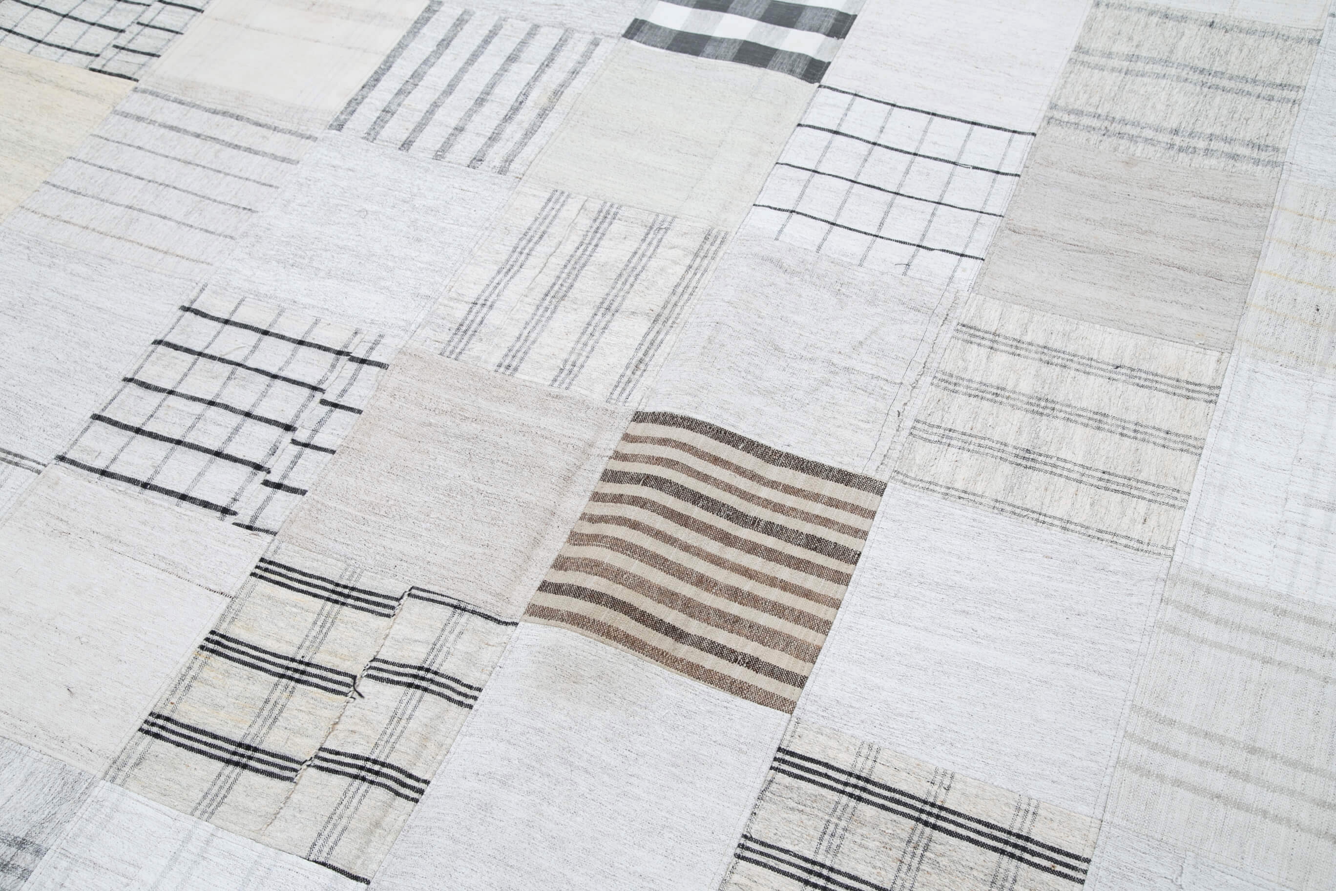 Handmade Patchwork Rug – Grey Cotton Wool Area Rug 8'x10' Durable Living Room Carpet