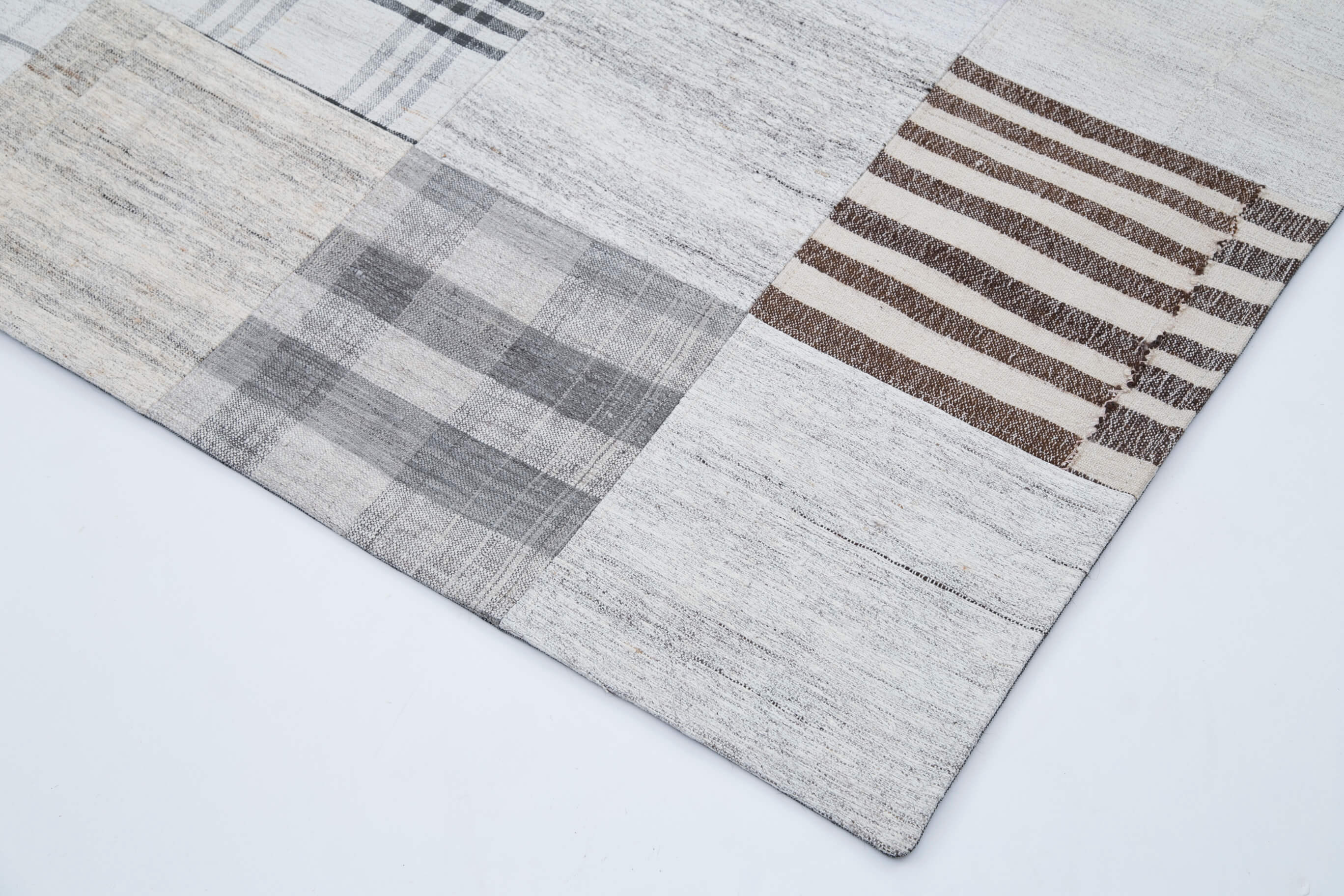 Handmade Wool Area Rug - Kirk Yama White Patchwork Style, 8x10 Cotton Wool Rug