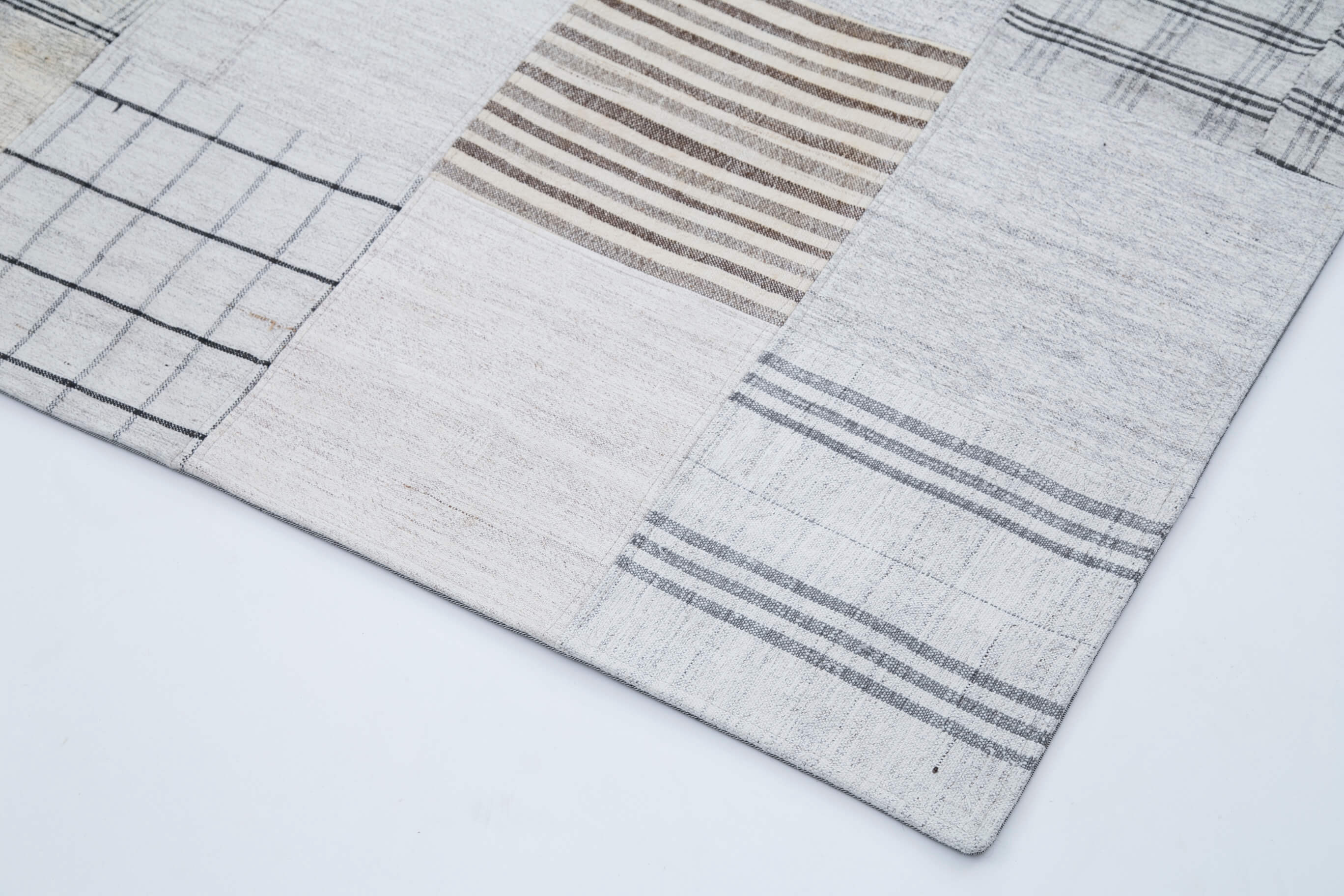 Handmade Area Rug – Kirk Yama White Patchwork Cotton Wool Carpet 8'x10'