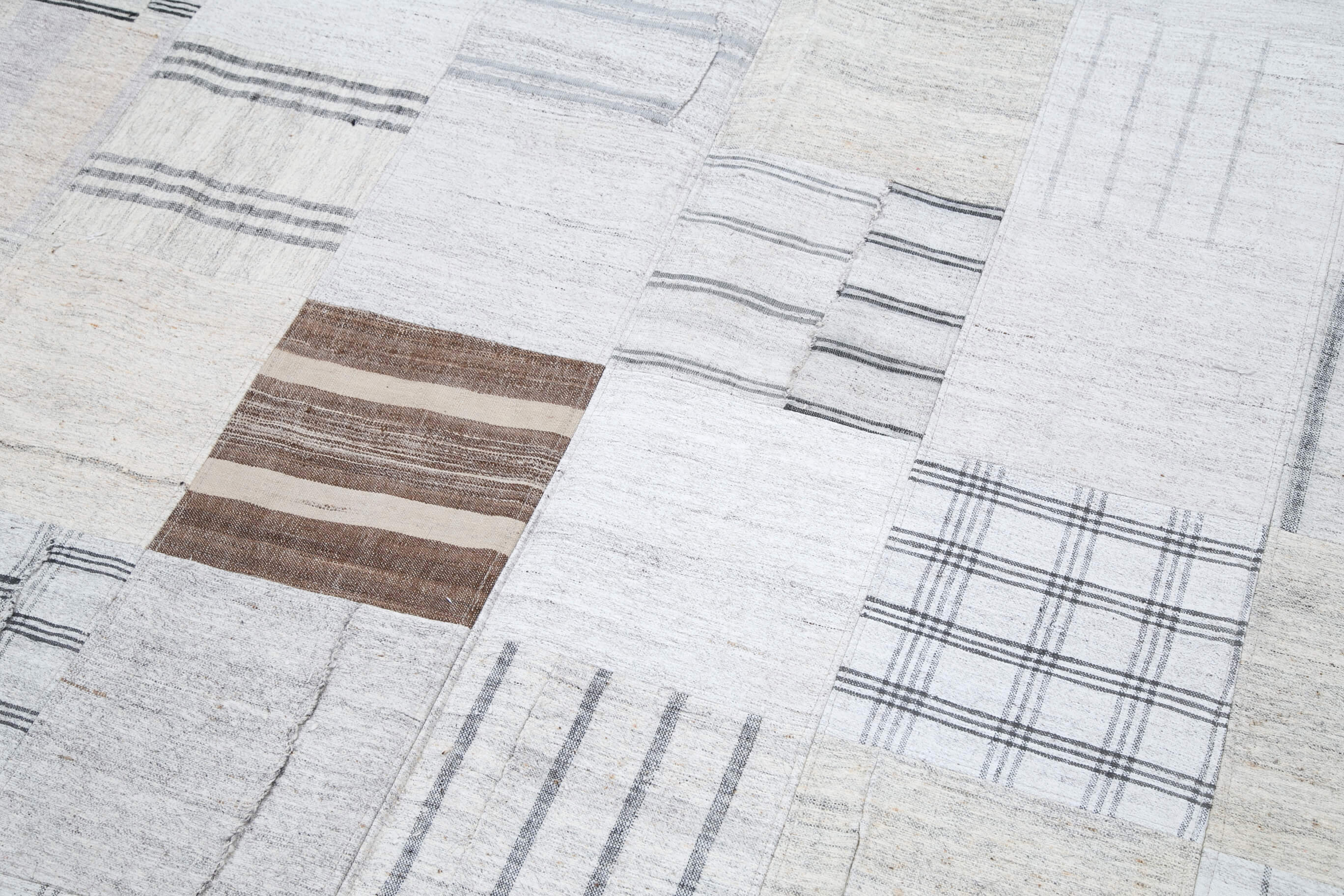 Handmade Area Rug – Kirk Yama White Patchwork Cotton Wool Carpet 8'x10'