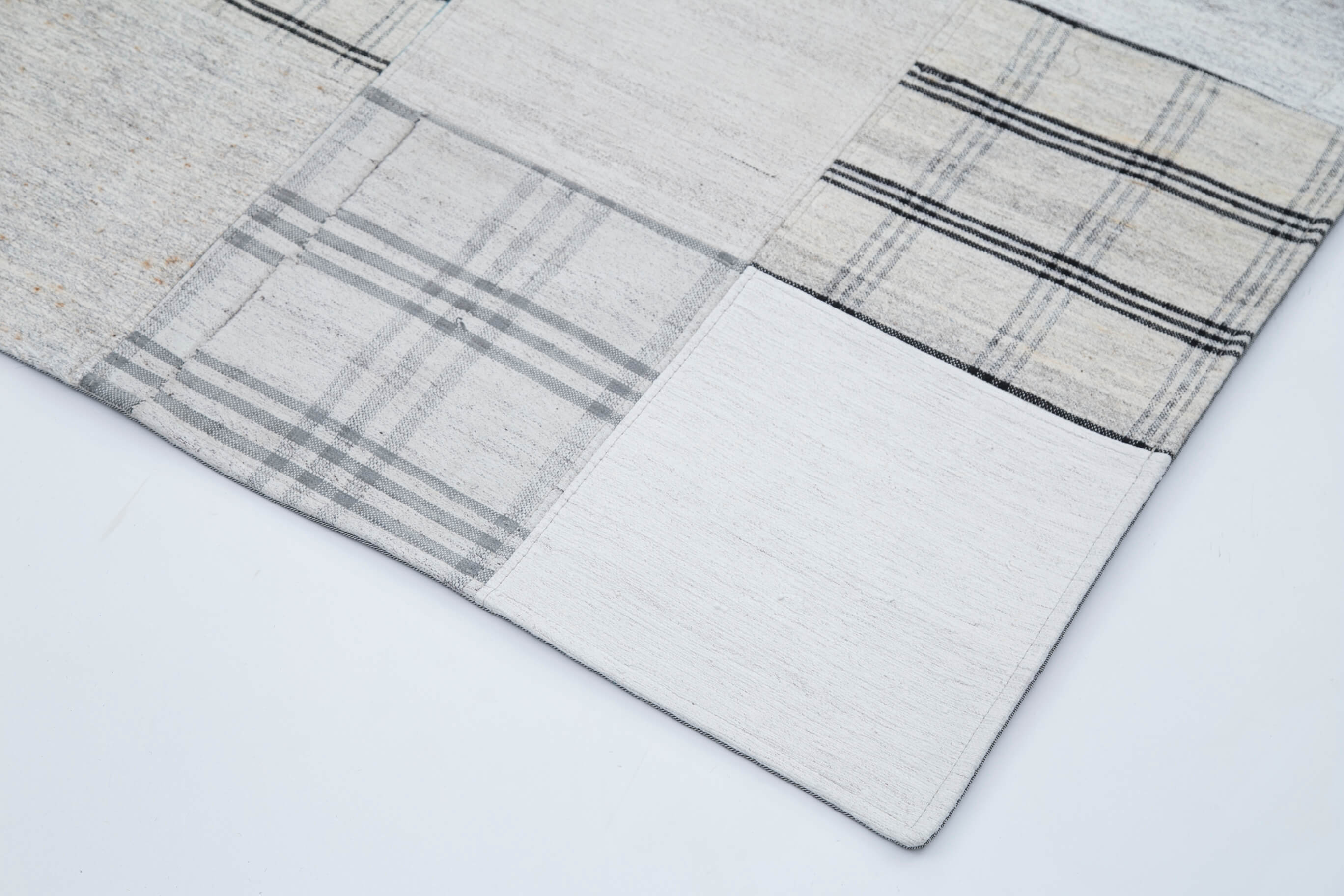 Handmade Patchwork Rug – Kirk Yama Cotton Wool 8x10 Area Rug, Neutral Color