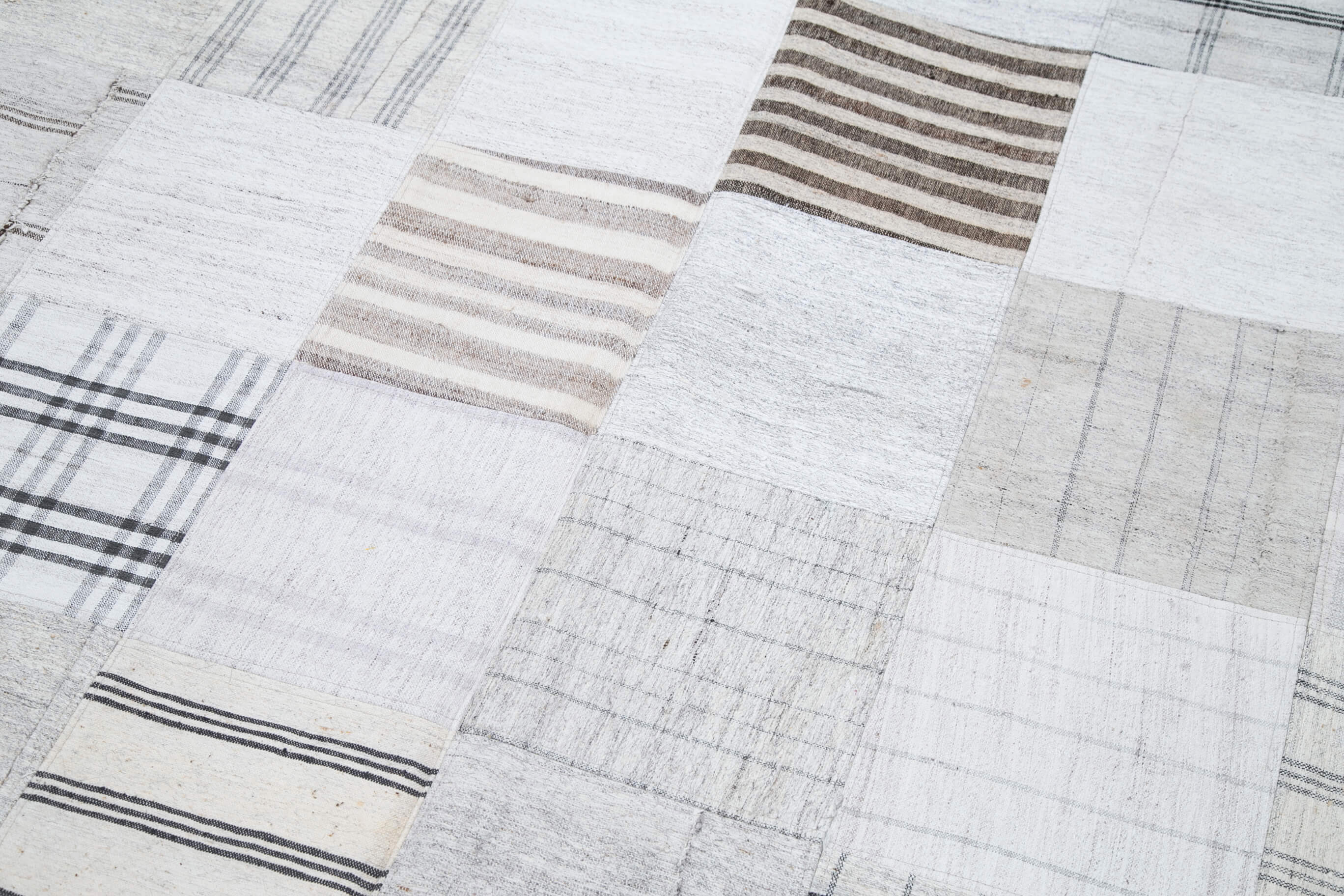 Handmade Patchwork Rug – Kirk Yama Cotton Wool 8x10 Area Rug, Neutral Color