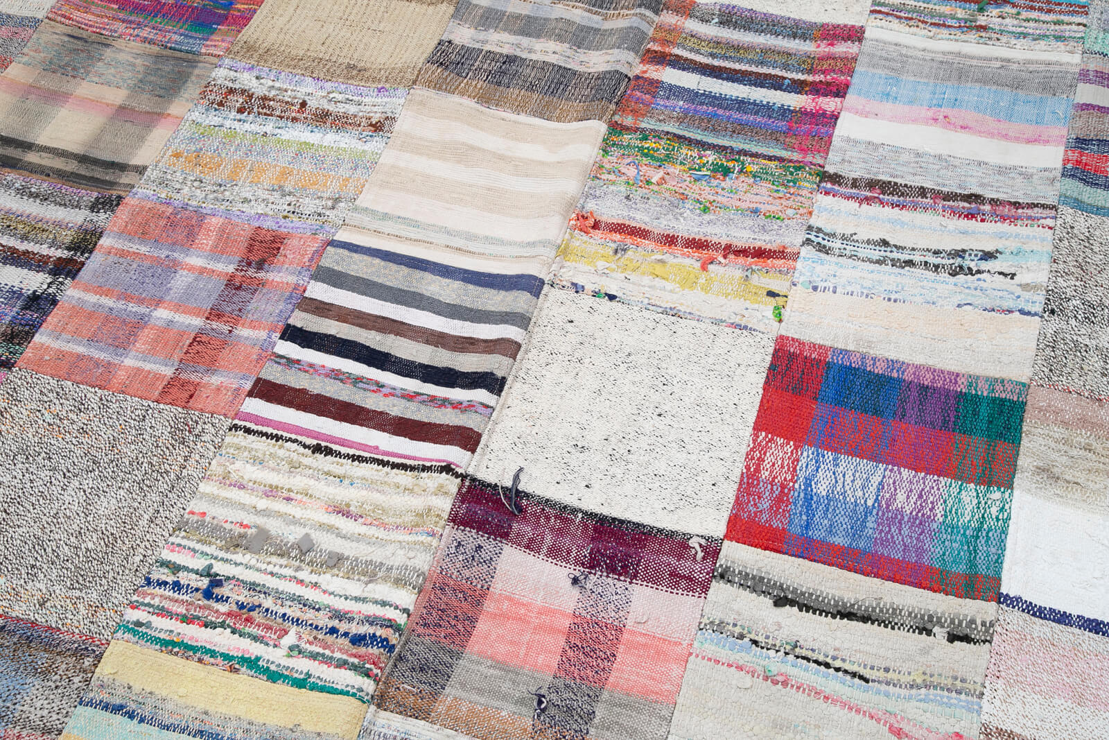 Handmade Cotton Wool Rug - Kirk Yama White Patchwork Vintage Area Rug 7'10''x11'9''