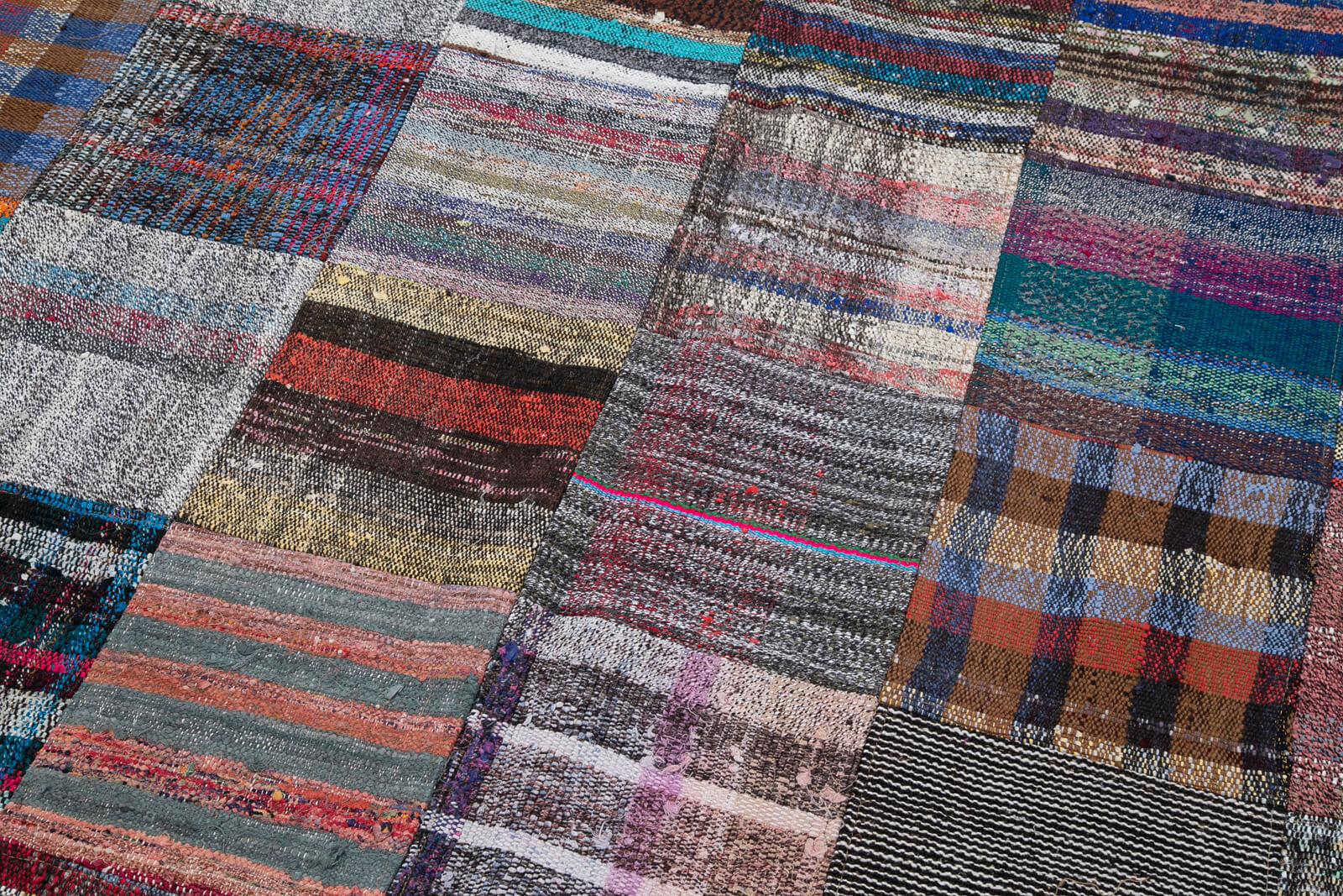Handmade Wool Area Rug | Durable Grey Patchwork Carpet 7'10'' x 11'9'' by Agacan Rugs
