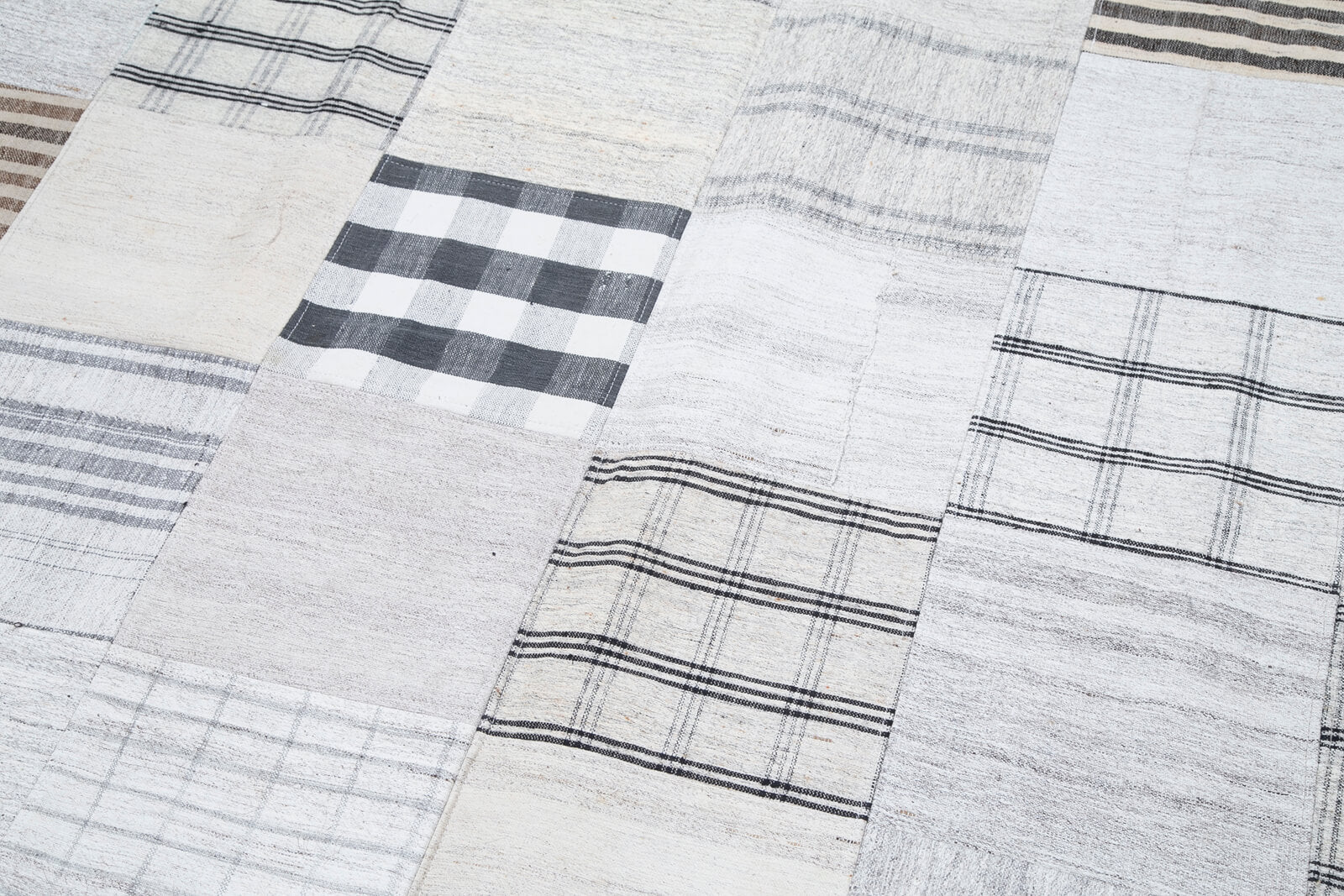 Handmade Area Rug – Kirk Yama White Patchwork Cotton Wool Carpet 8'2''x11'5''