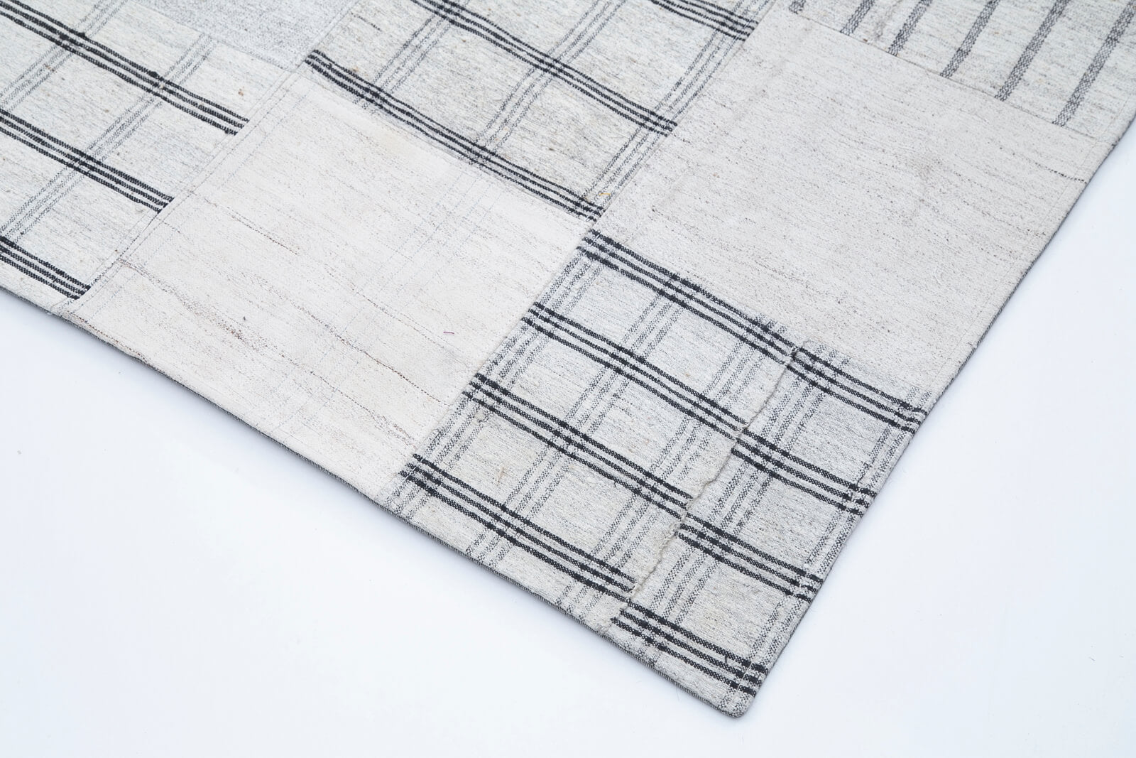 Handmade Patchwork Rug - Kirk Yama White Cotton Wool 8x11 Area Rug