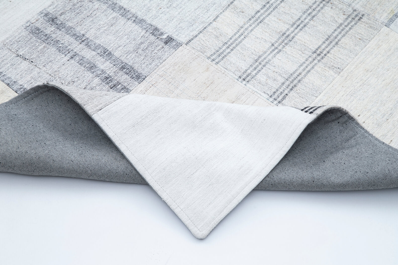Handmade Patchwork Rug - Kirk Yama White Cotton Wool 8x11 Area Rug