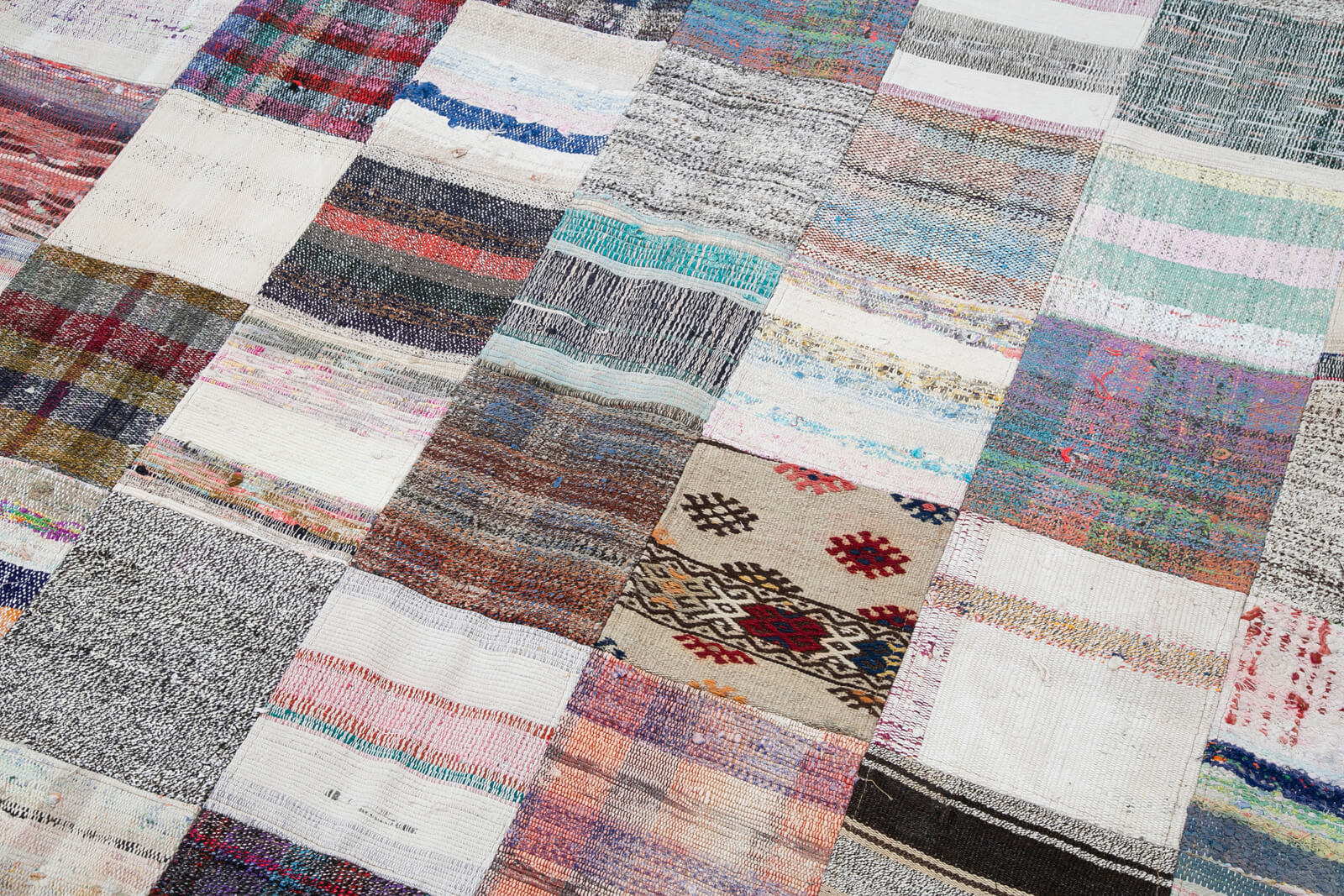 Handmade Patchwork Rug - Kirk Yama Grey Cotton Wool 9'1''x11'5'' Area Rug