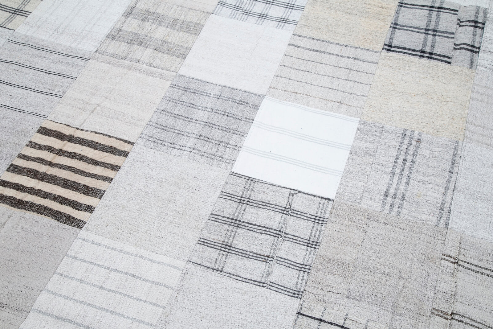 Handmade Area Rug - White Patchwork Cotton Wool Vintage Turkish Carpet 9'11''x13'1''