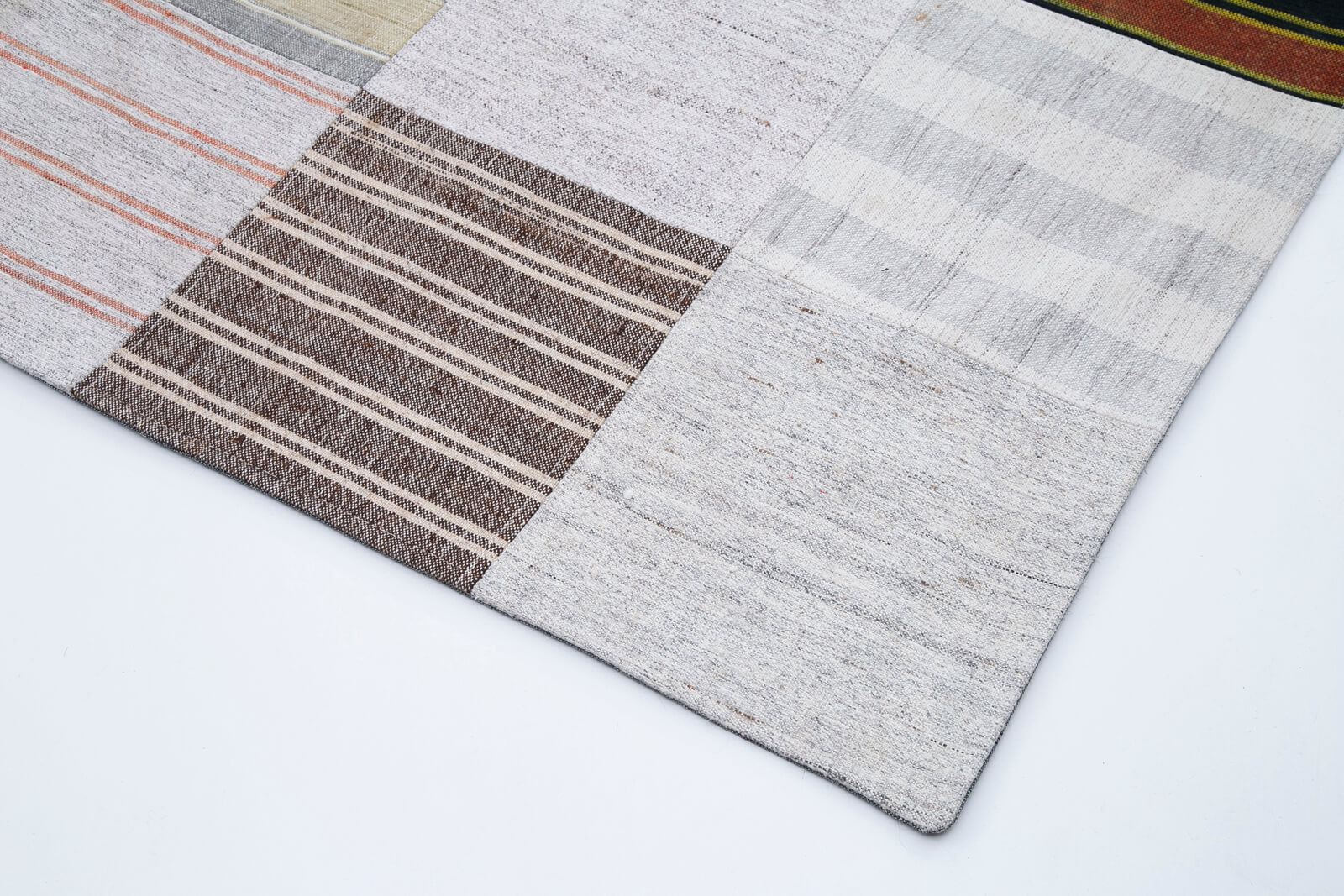 Handmade Area Rug - White Patchwork Cotton Wool Rug 9'11'' x 13'1'' by Agacan