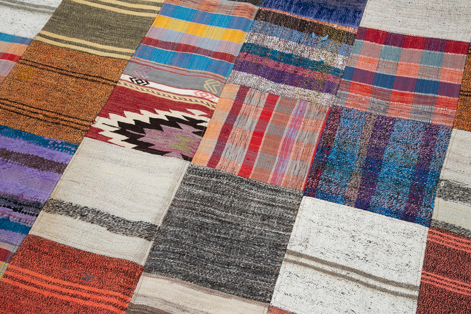 Handmade Patchwork Rug – Kirk Yama Grey Cotton Wool 7x10 Feet Rug