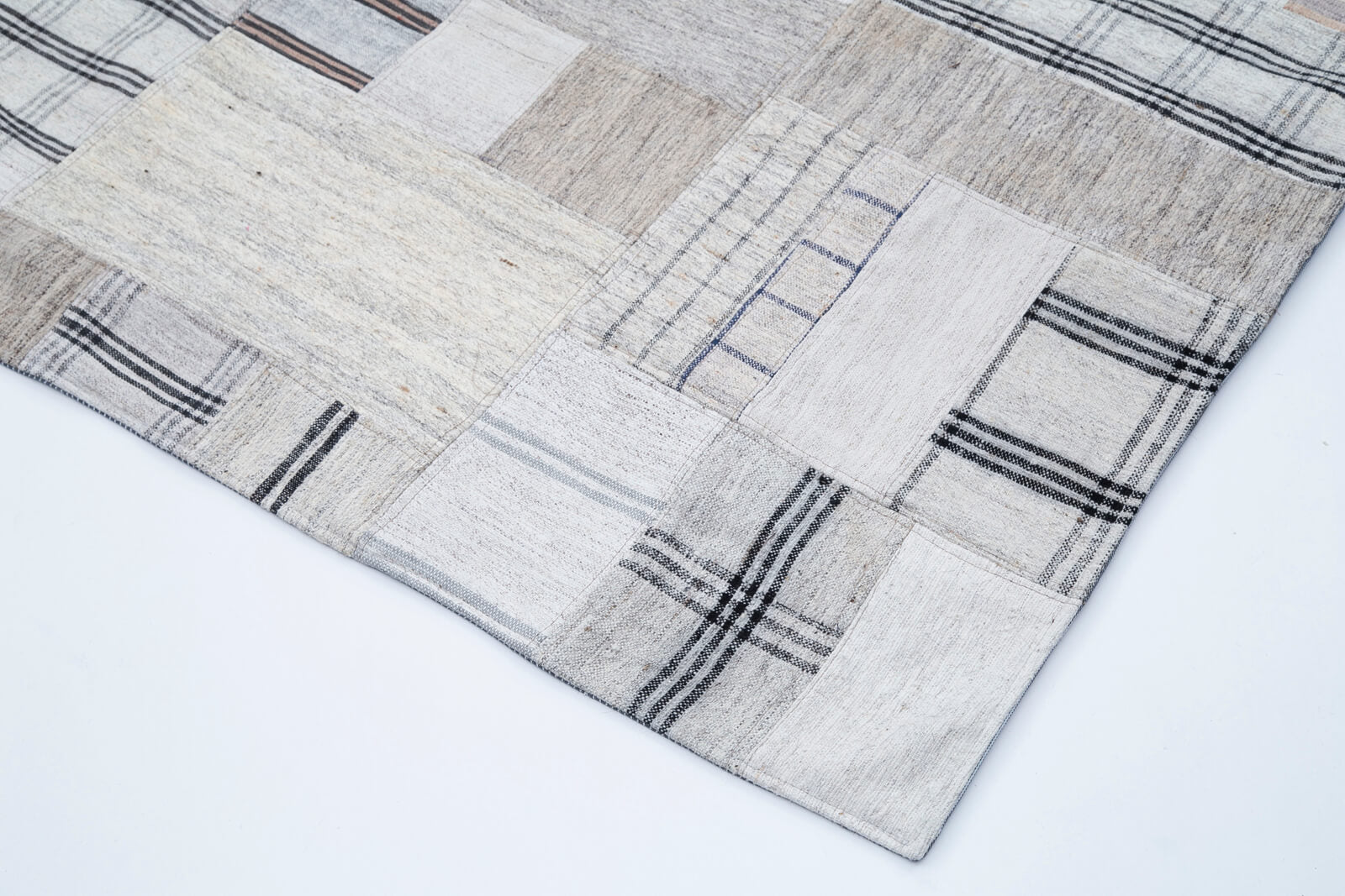 Handmade Wool Area Rug – Kirk Yama Beige Patchwork Cotton Wool Rug 8'x11'5''