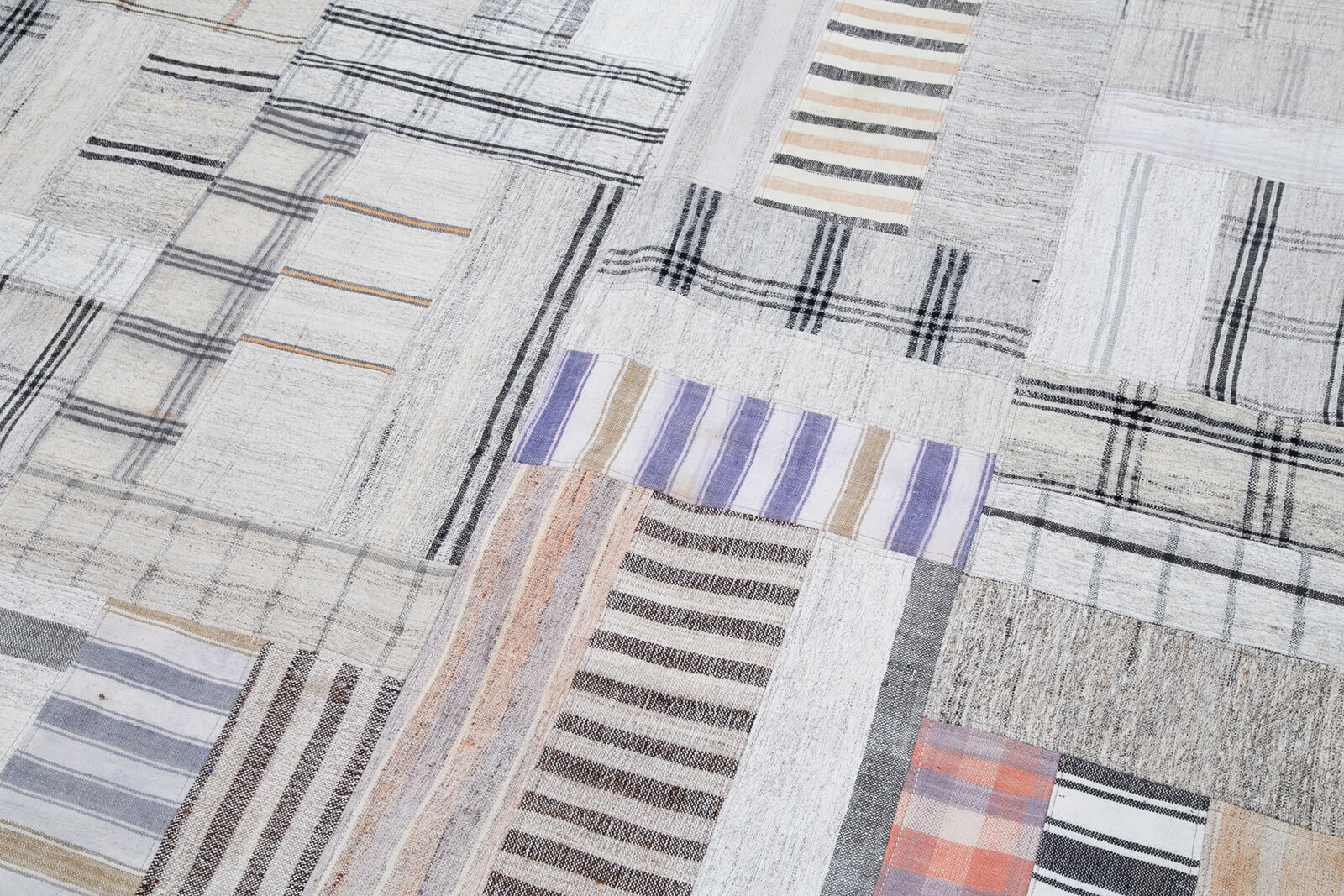 Handmade Wool Area Rug – Kirk Yama Beige Patchwork Cotton Wool Rug 8'x11'5''