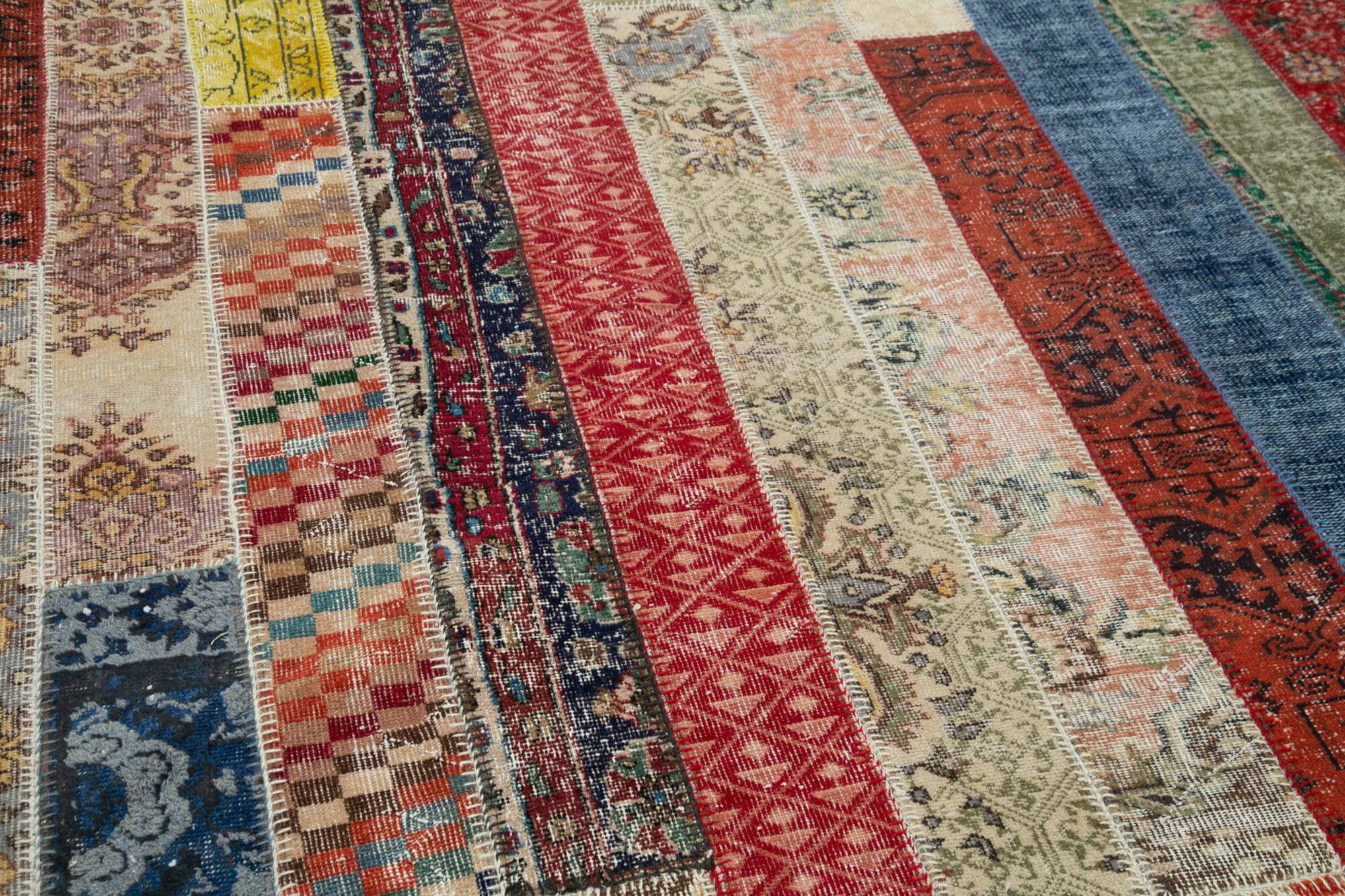 Kirk Yama Grey Patchwork Cotton Wool Handmade Area Rug 6'8'' x 10'1''