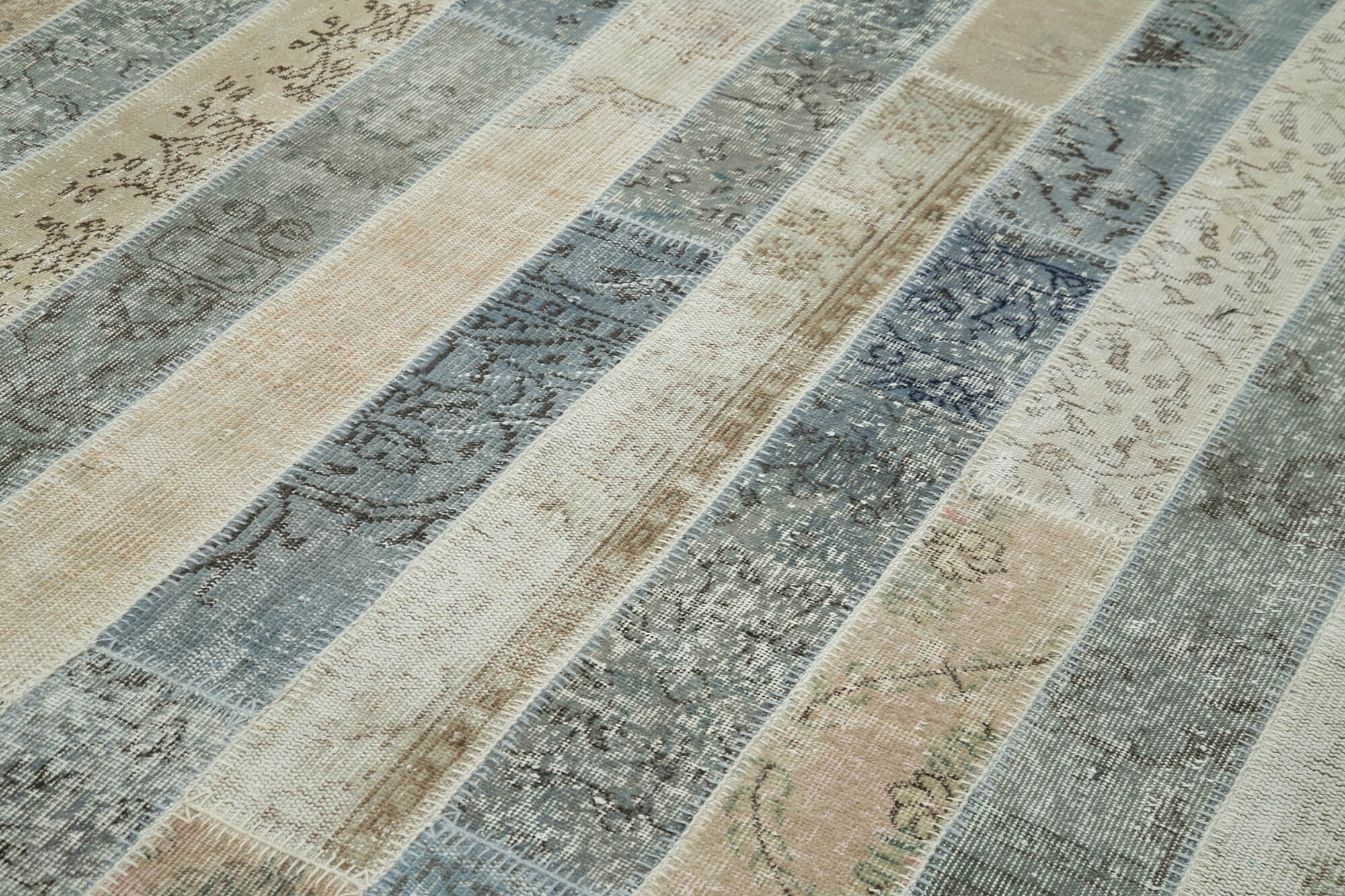 Handmade Wool Area Rug - Kirk Yama Grey Patchwork Cotton Wool 6x10 Feet Rug