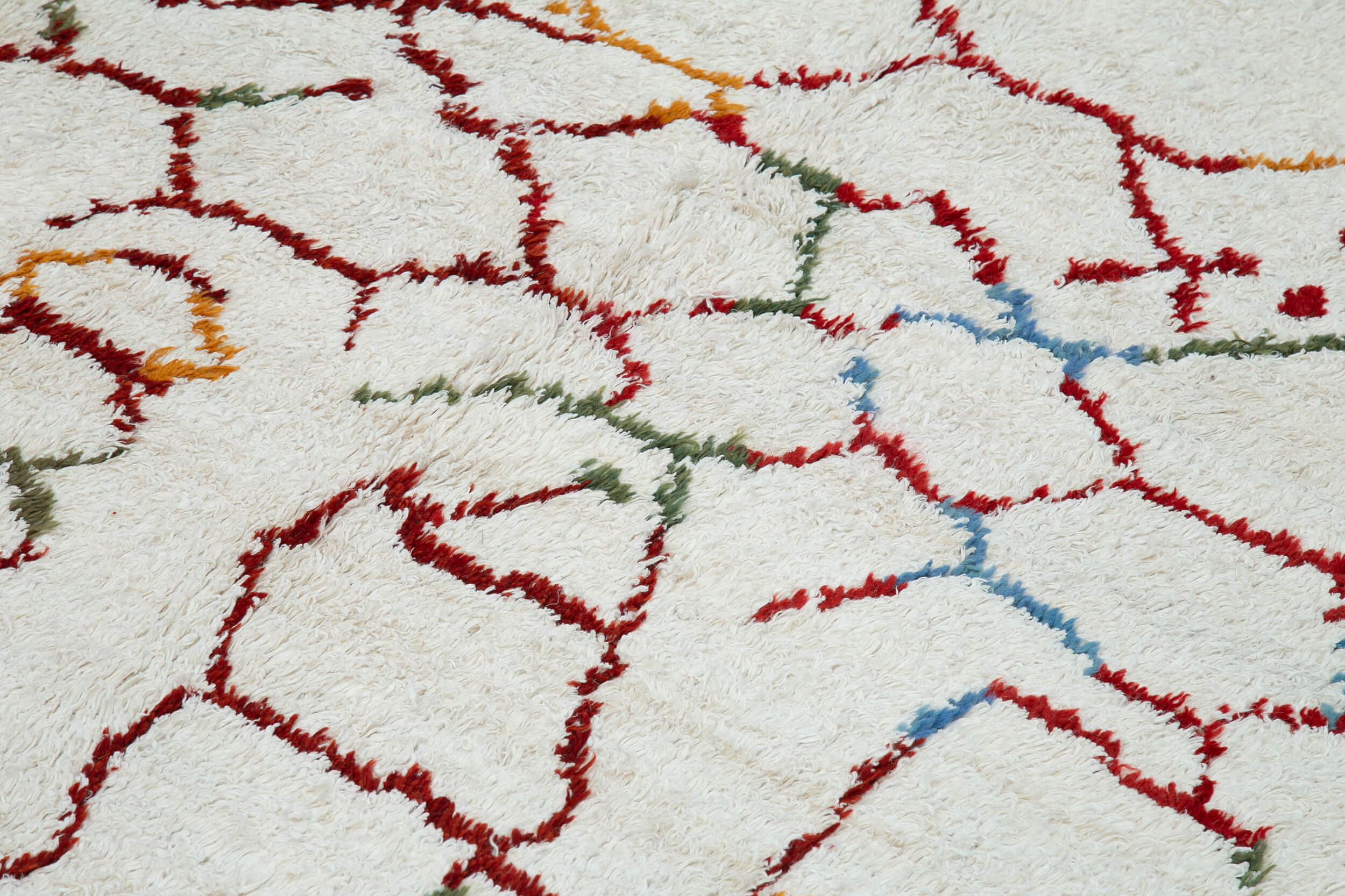 Handmade Wool Cotton Rug – White Geometric Design | Durable Living Room Rug