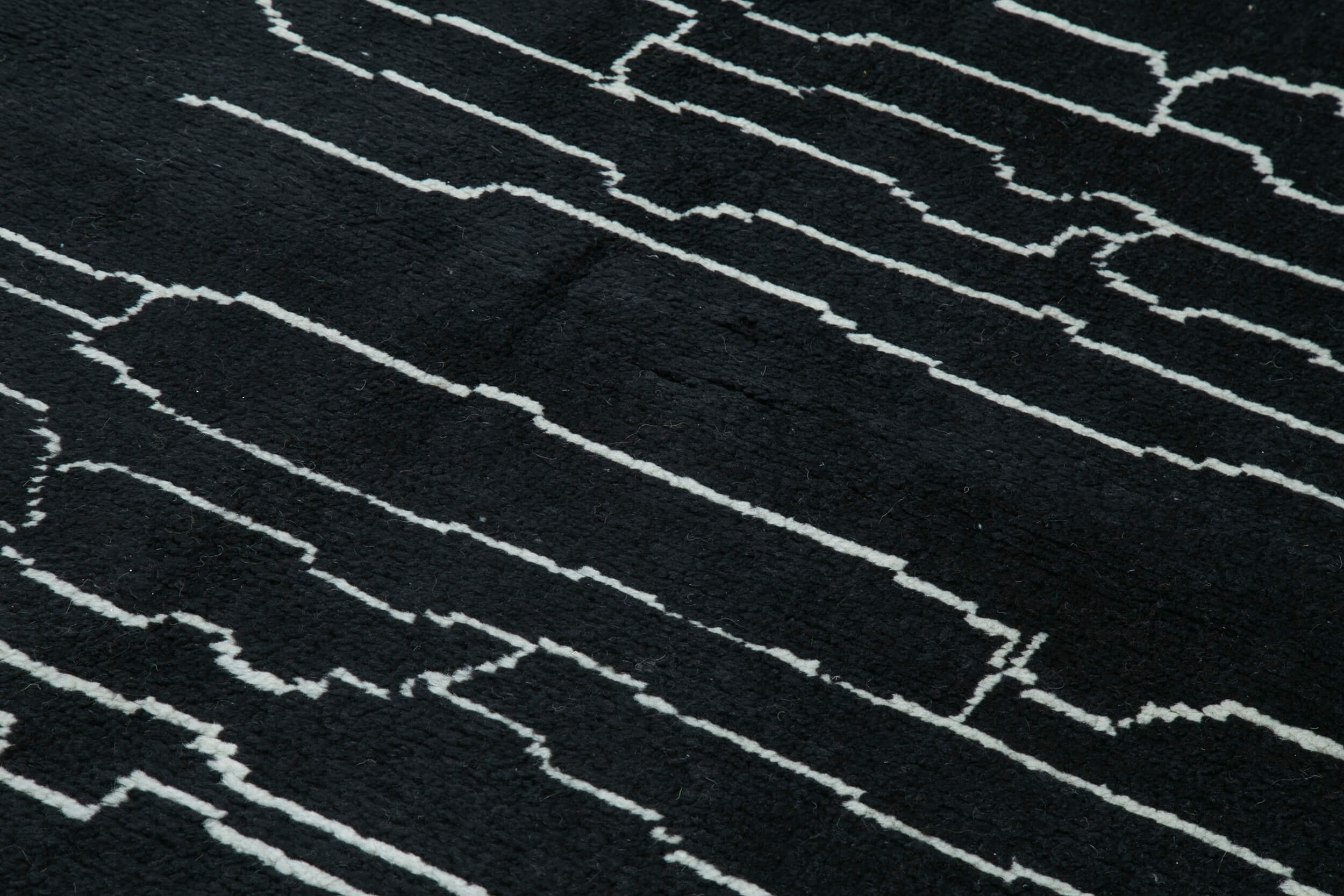 Handmade Wool Cotton Rug – Black Geometric Area Rug | Durable Natural Fiber, 7'1''x9'8''