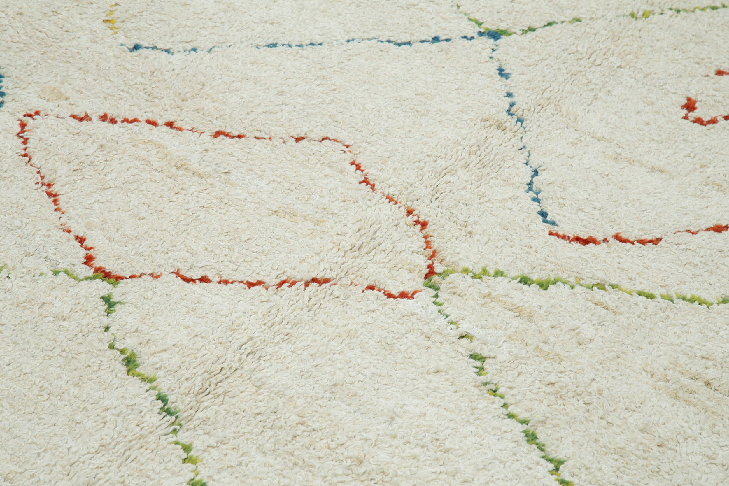 Handmade Wool Cotton Rug – White Geometric Pattern, Durable 7x10 Feet Area Rug