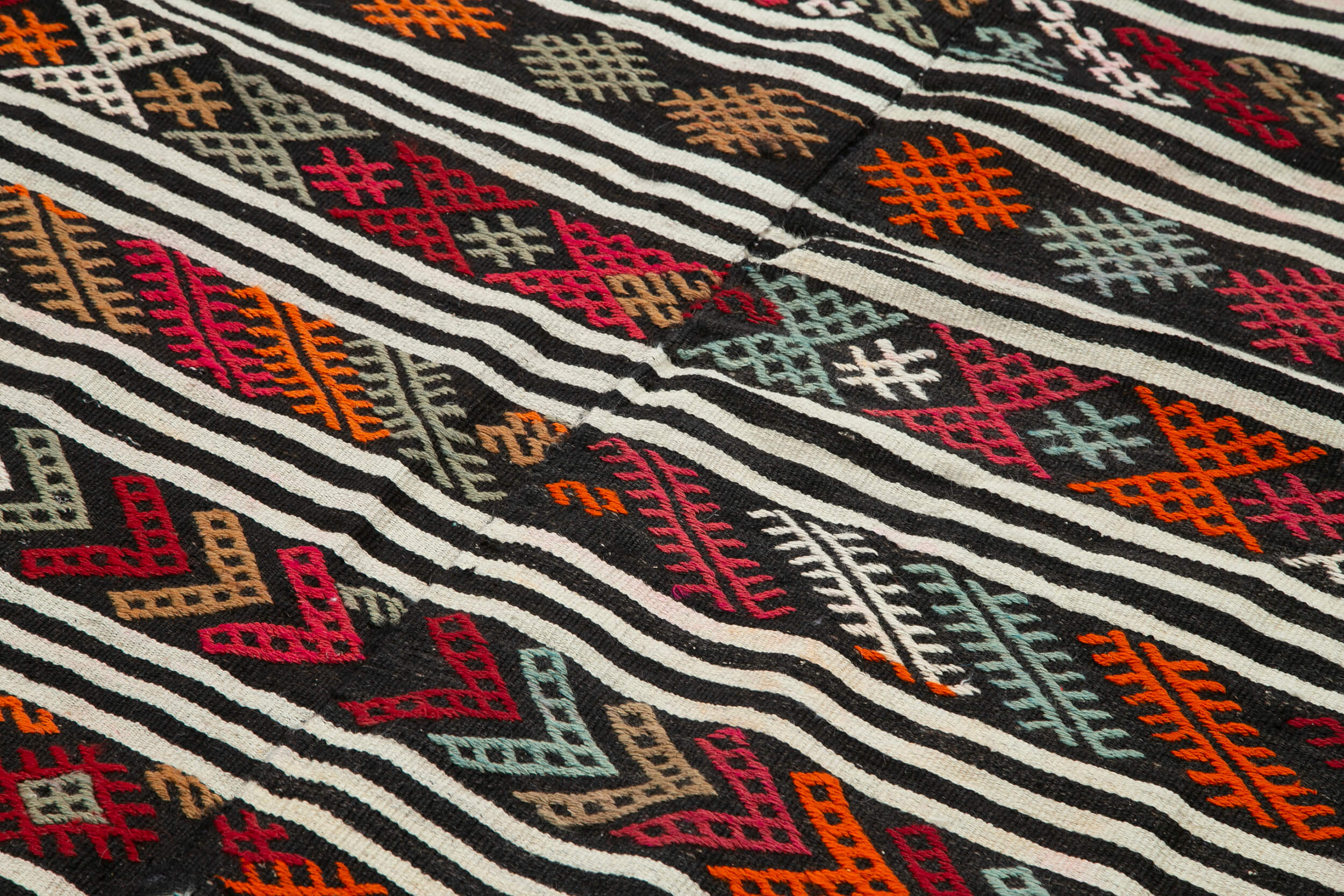 Handmade Geometric Kilim Rug – White Geometric Pattern, Goat Hair & Wool, 6'4''x9'7''