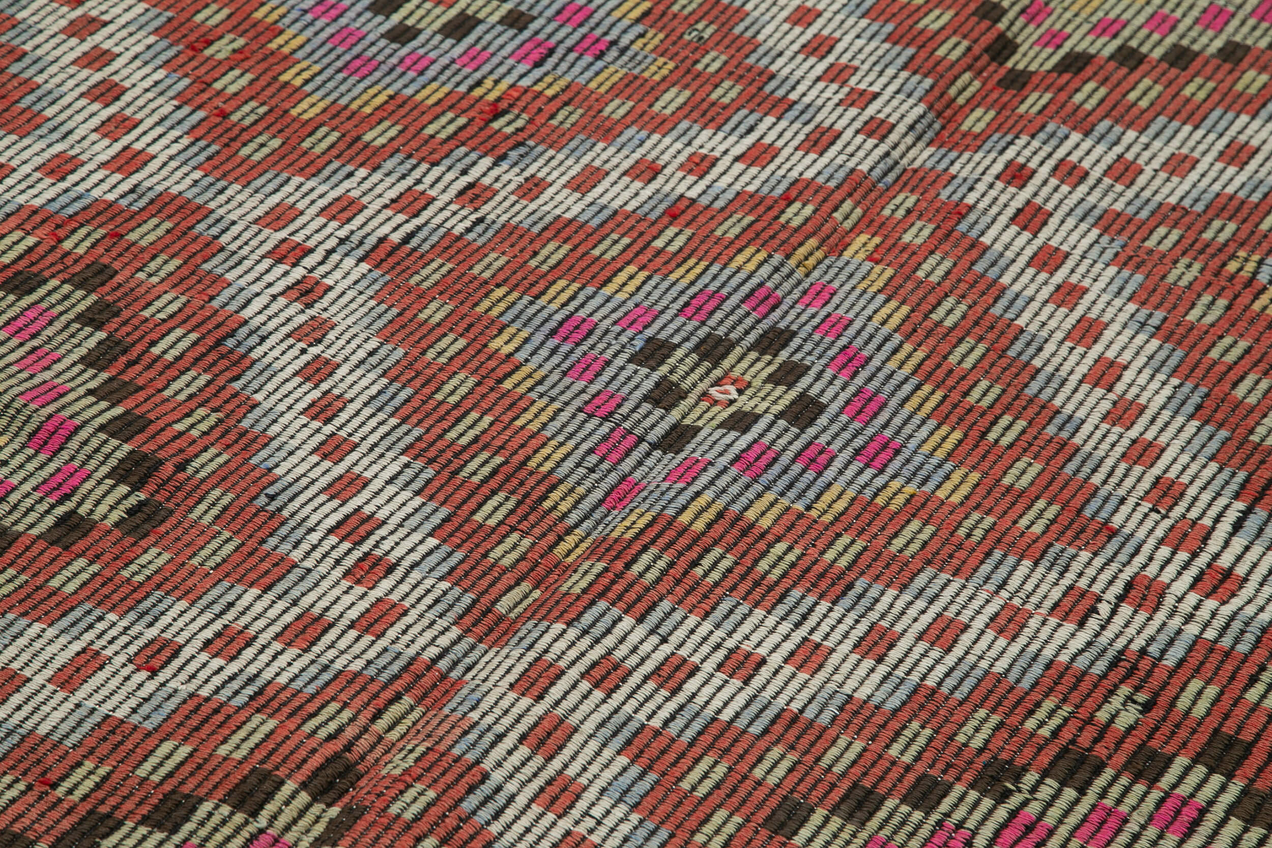 Handmade Geometric Kilim Rug – Turkish Hand Woven Rug with White Geometric Area Design 5'10''x10'10''