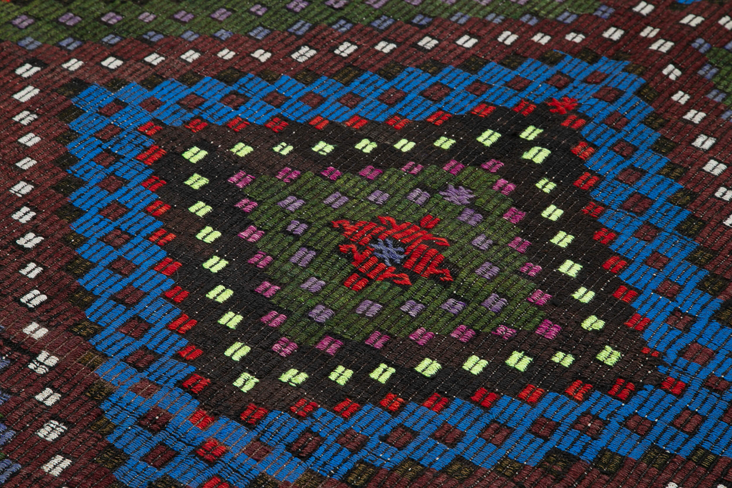 Handmade Geometric Kilim Rug – White Goat Hair 6'8" x 8'8" Durable Natural Fiber