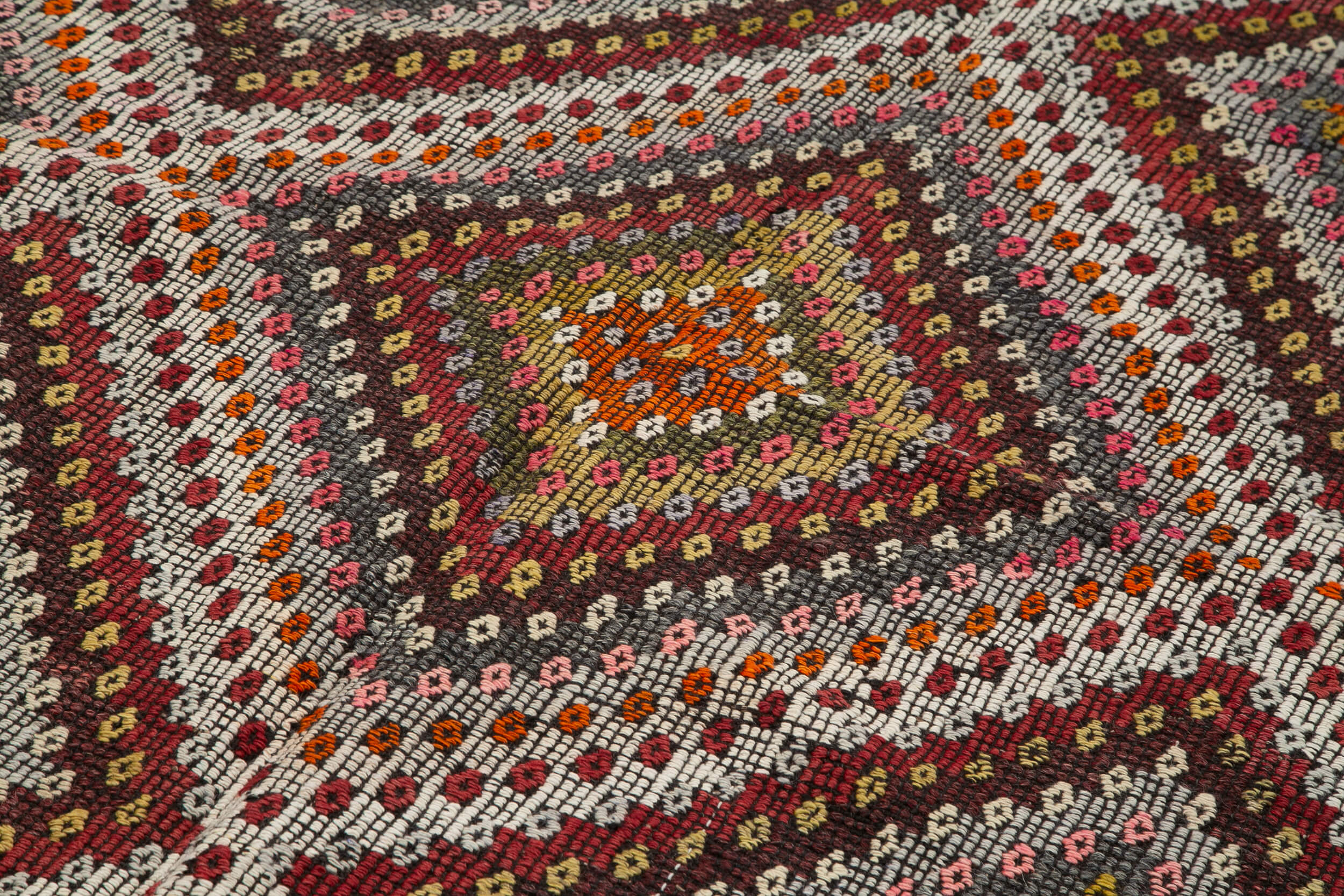 Handmade Kilim Rug - White Geometric Area Rug With Goat Hair & Wool Cotton Blend 6'5"x10'7"
