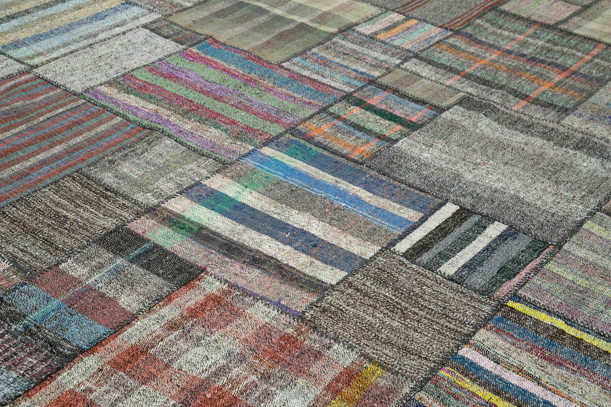 Handmade Patchwork Rug - Kirk Yama Grey Cotton Wool Area Rug 10'10" x 13'6"